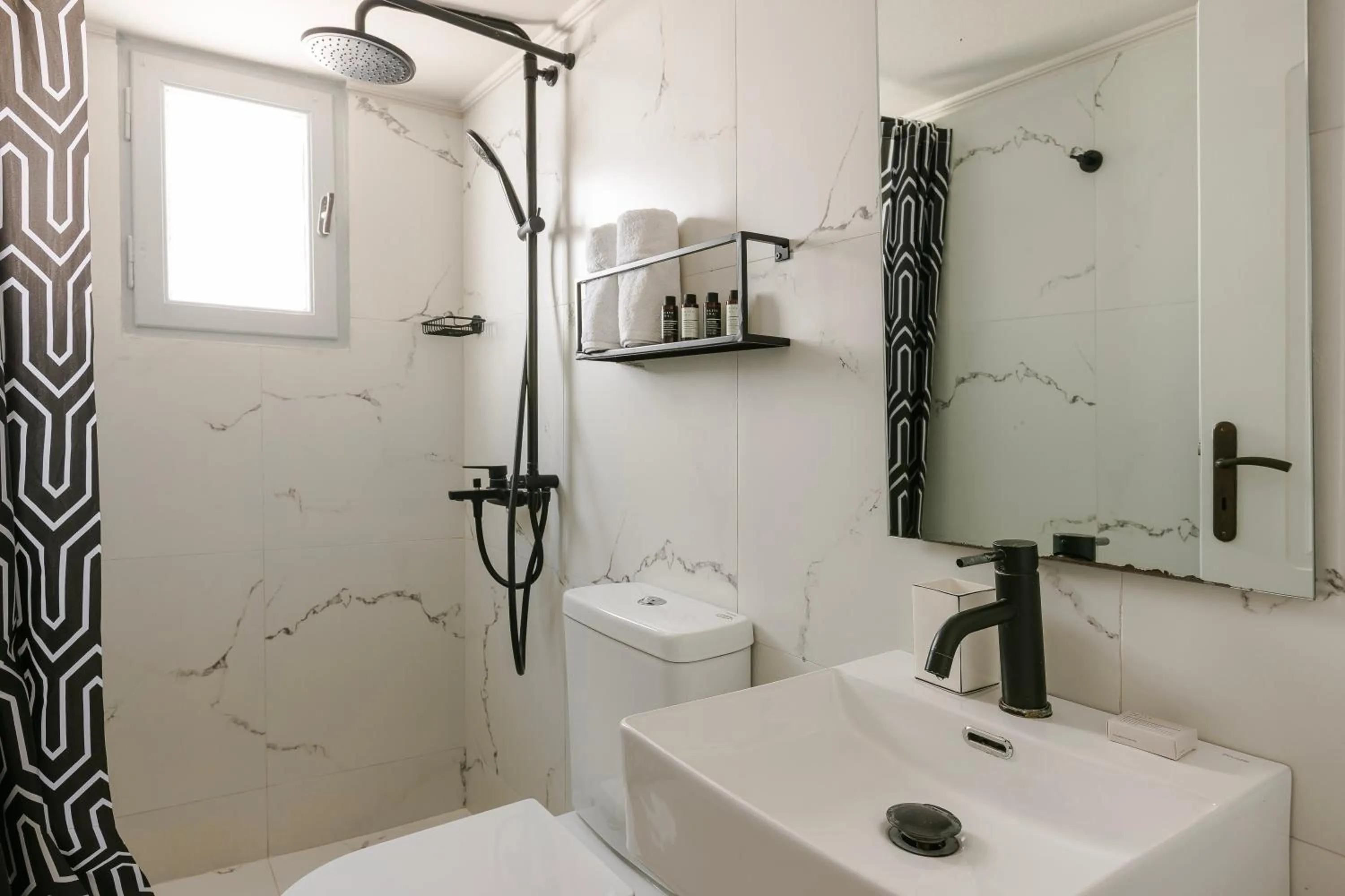 Shower in Milaki Kimolos