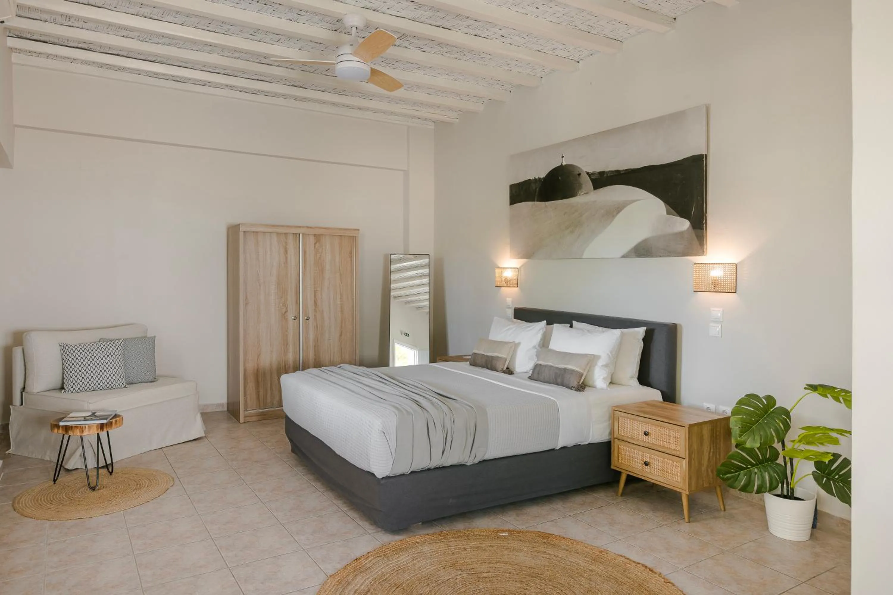 Photo of the whole room, Bed in Milaki Kimolos