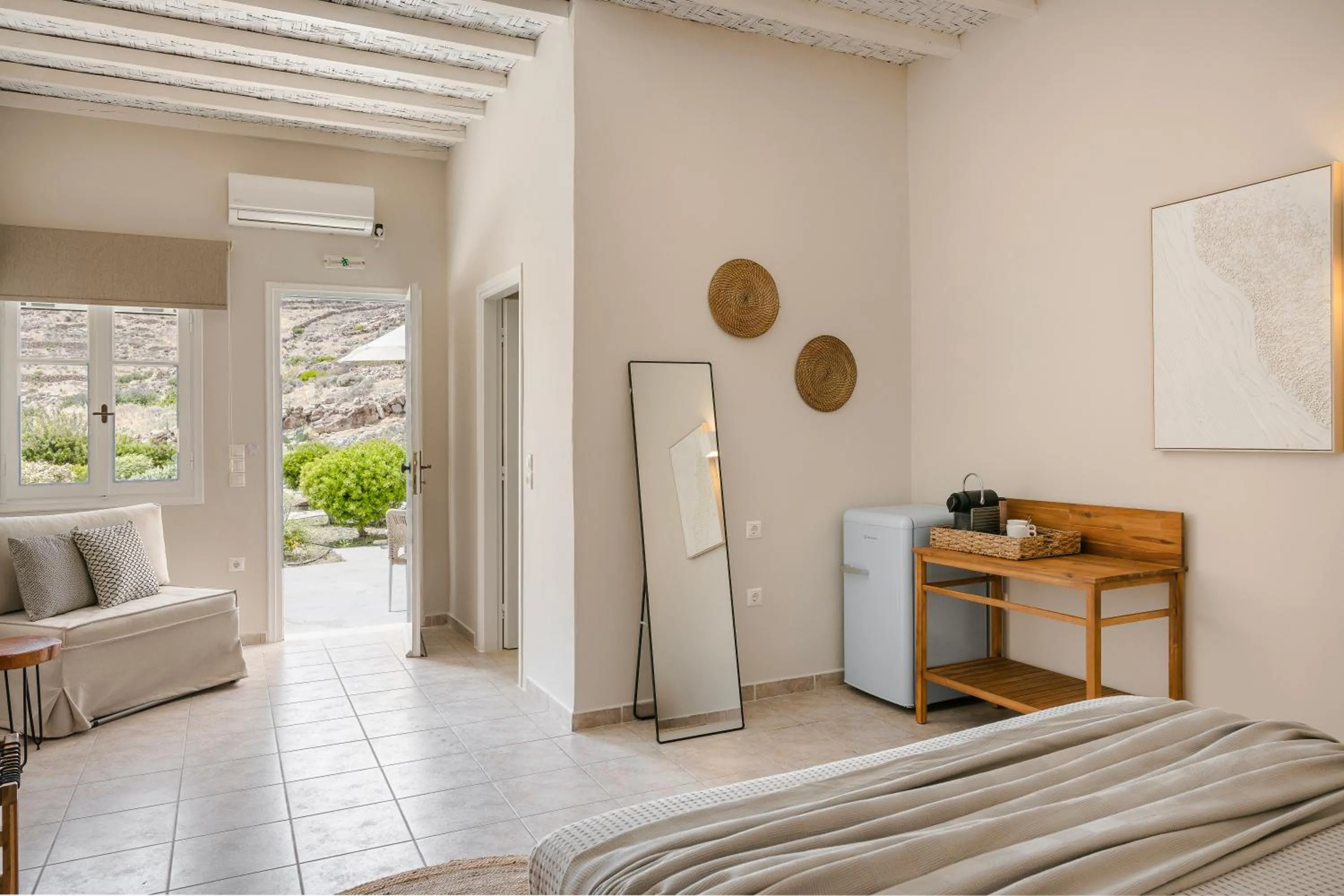 View (from property/room), Bed in Milaki Kimolos