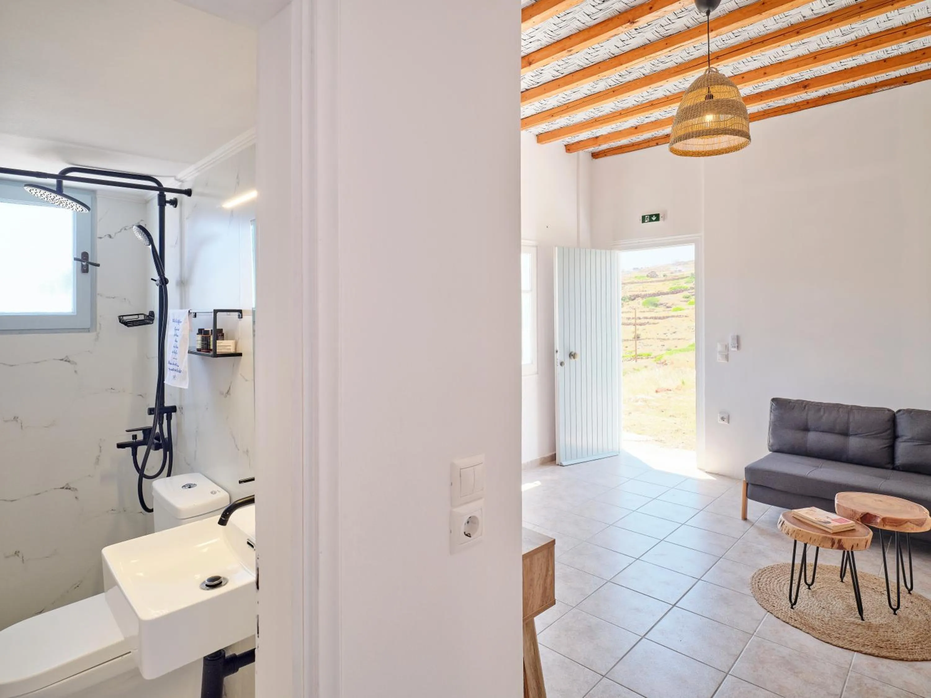 Shower in Milaki Kimolos