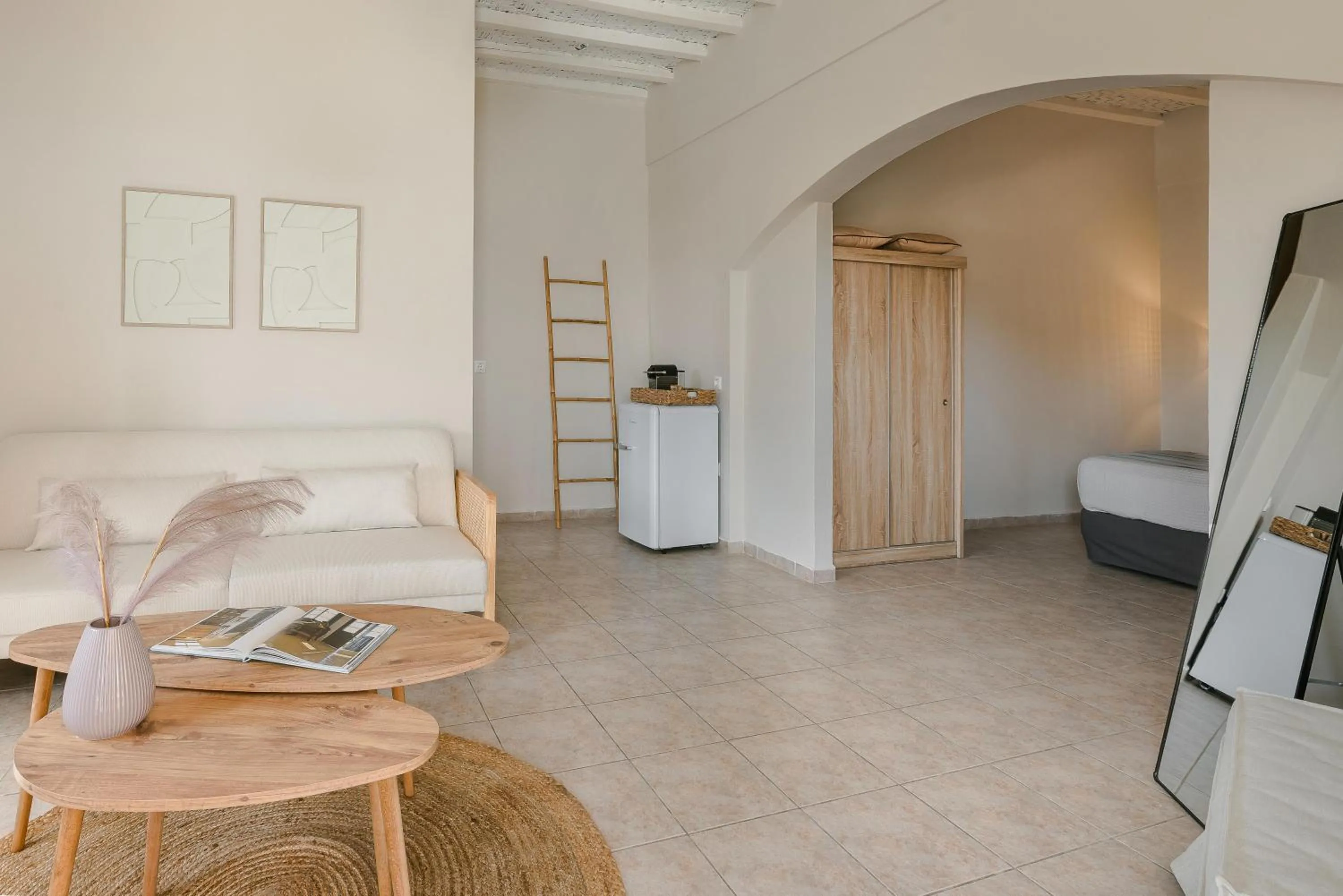 Living room, Bed in Milaki Kimolos