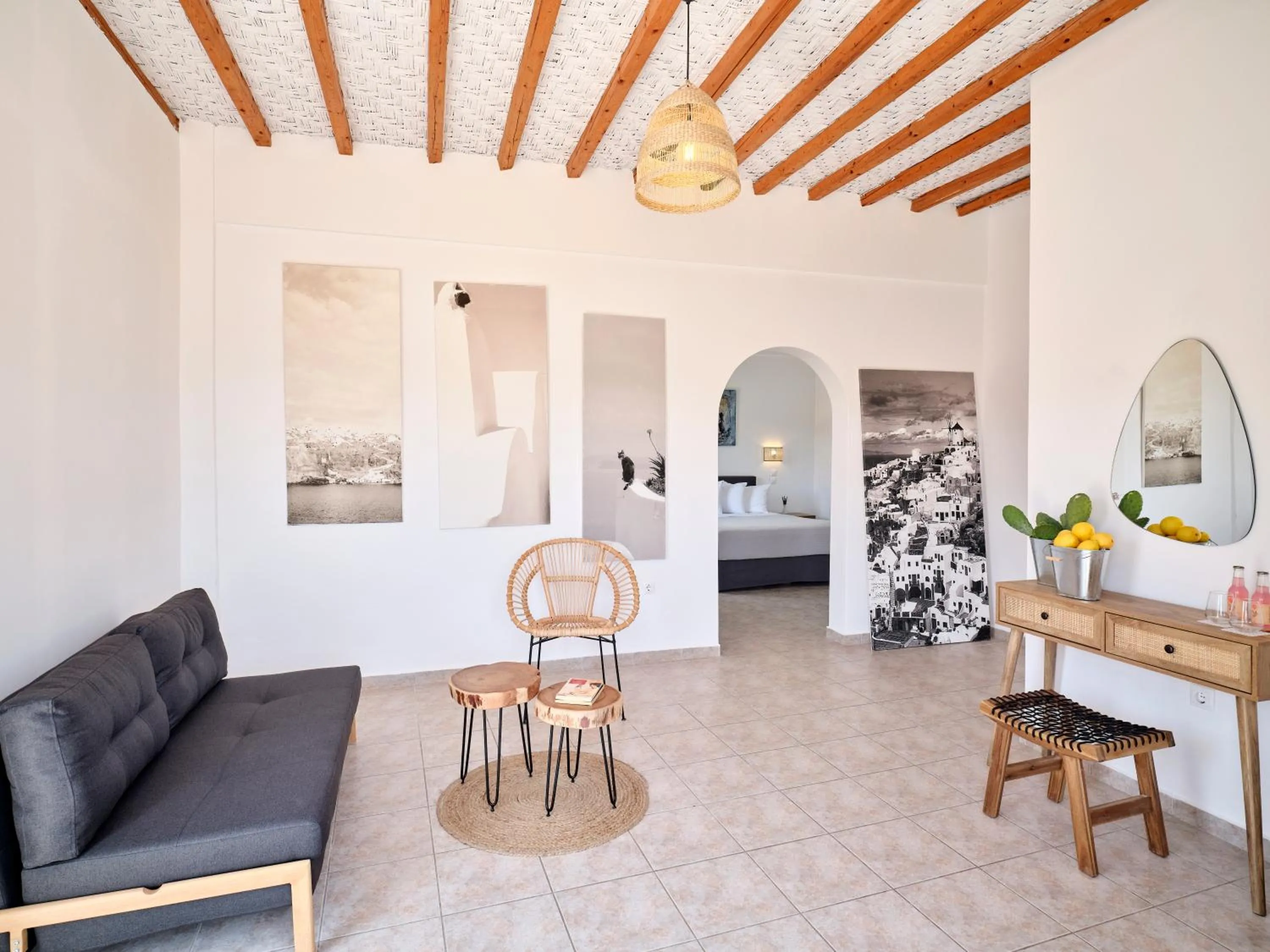 Living room, Bed in Milaki Kimolos