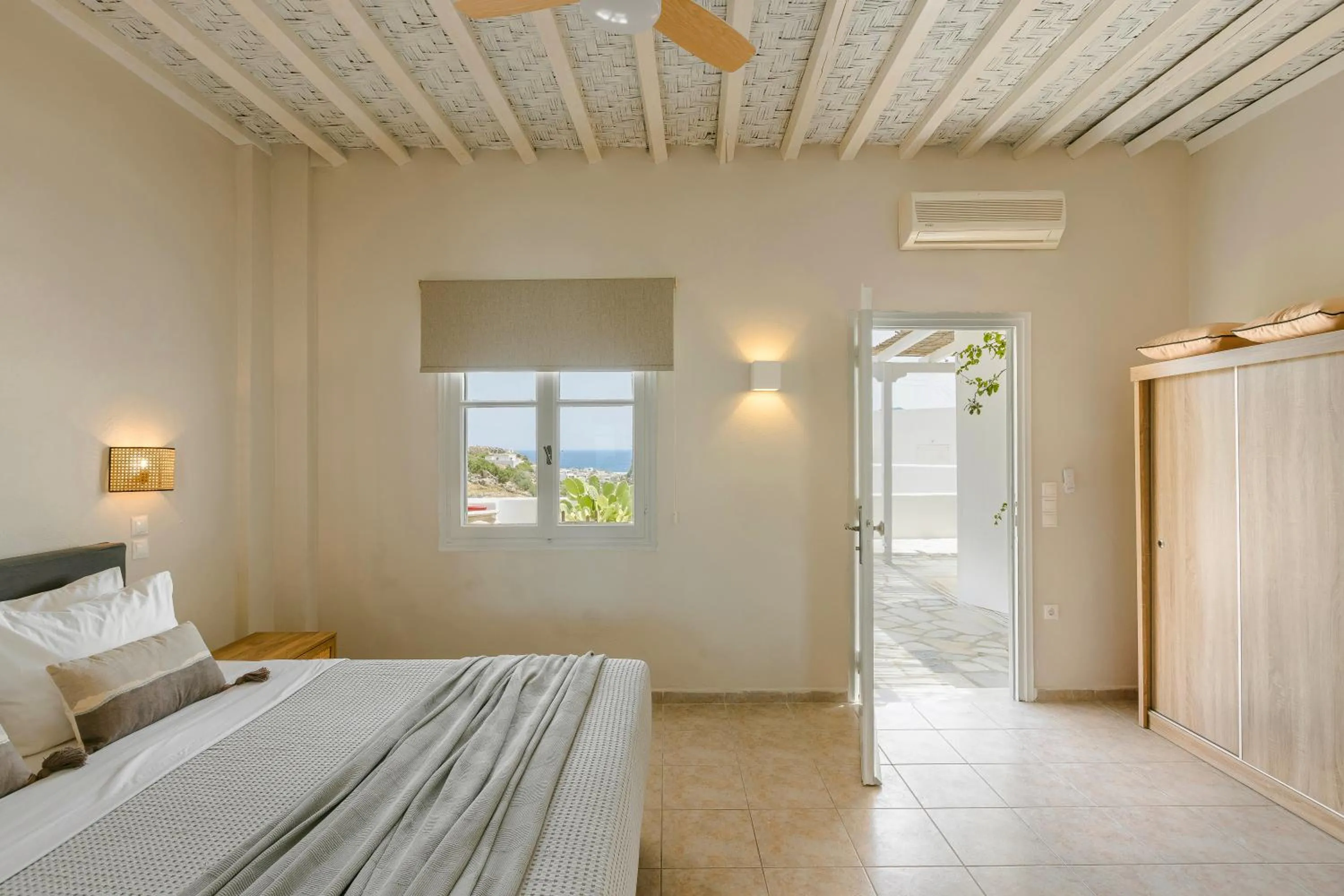 Bedroom, Bed in Milaki Kimolos