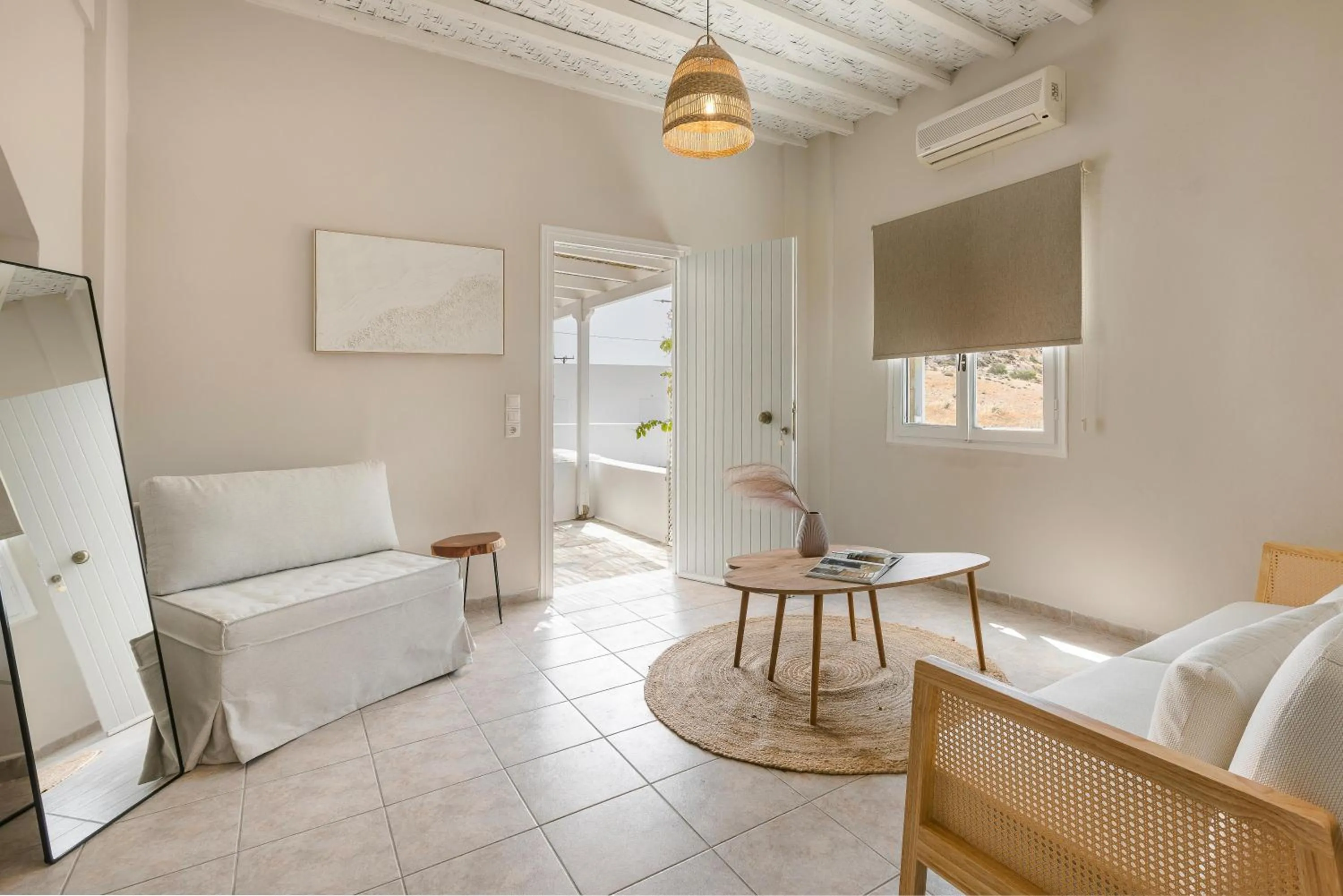 Facade/entrance, Bed in Milaki Kimolos