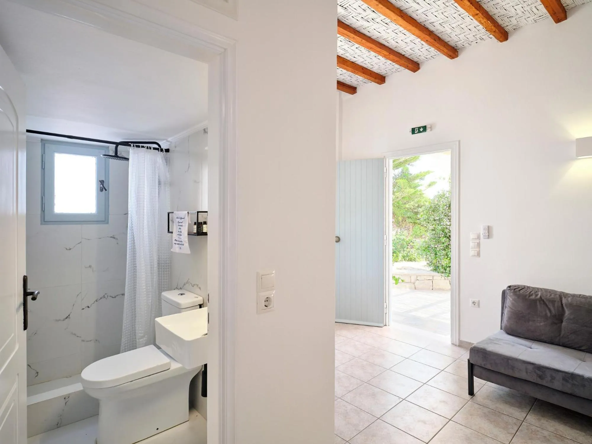 Shower in Milaki Kimolos