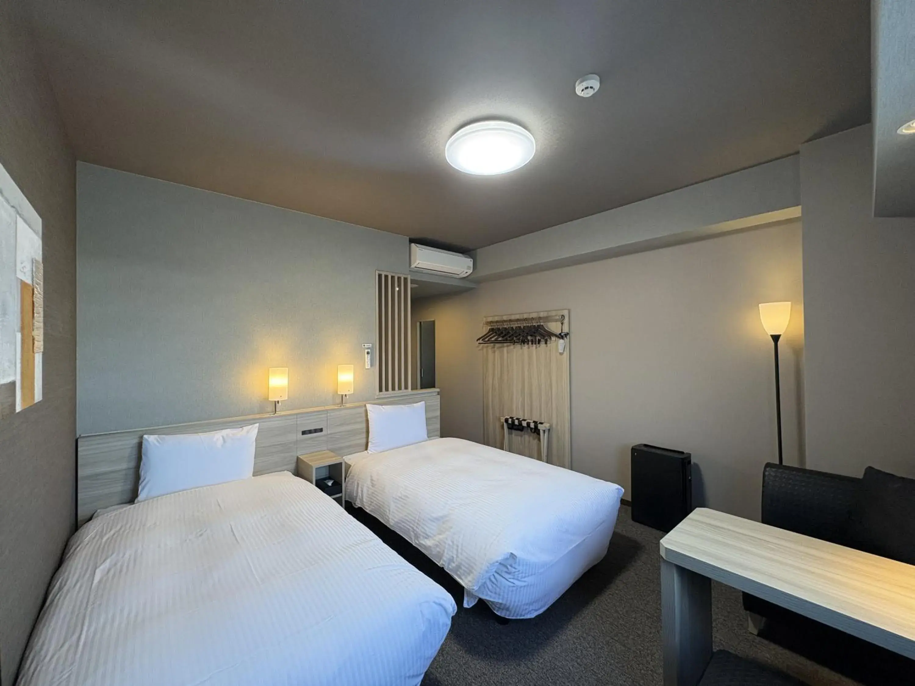 Twin Room - single occupancy - Non-Smoking in Hotel Route Inn Kurayoshi Ekimae Twin Room - single occupancy - Non-Smoking in Hotel Route Inn Kurayoshi Ekimae