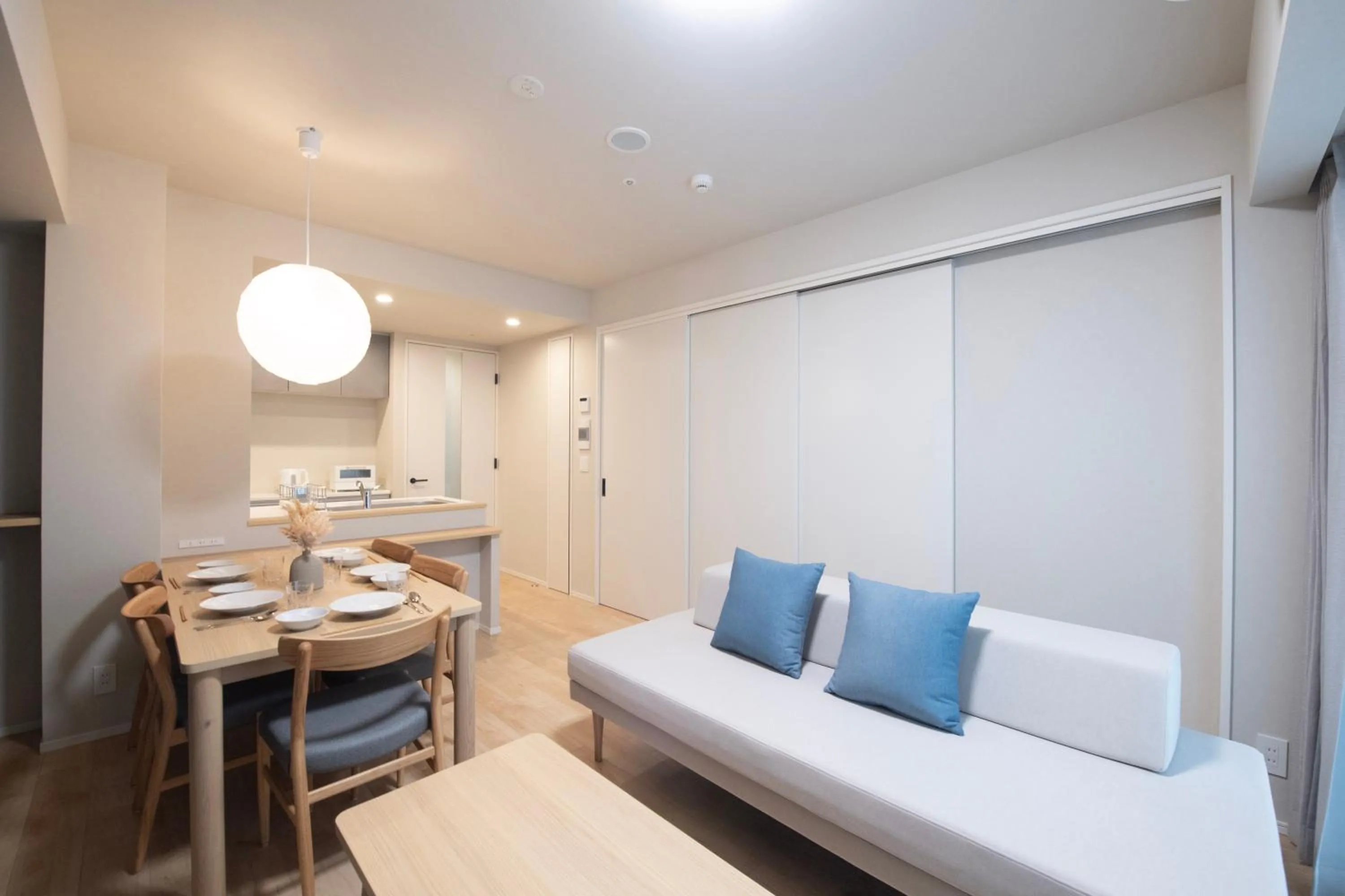 Kitchen or kitchenette, Bed in THE RISE Osaka Universal Bayside