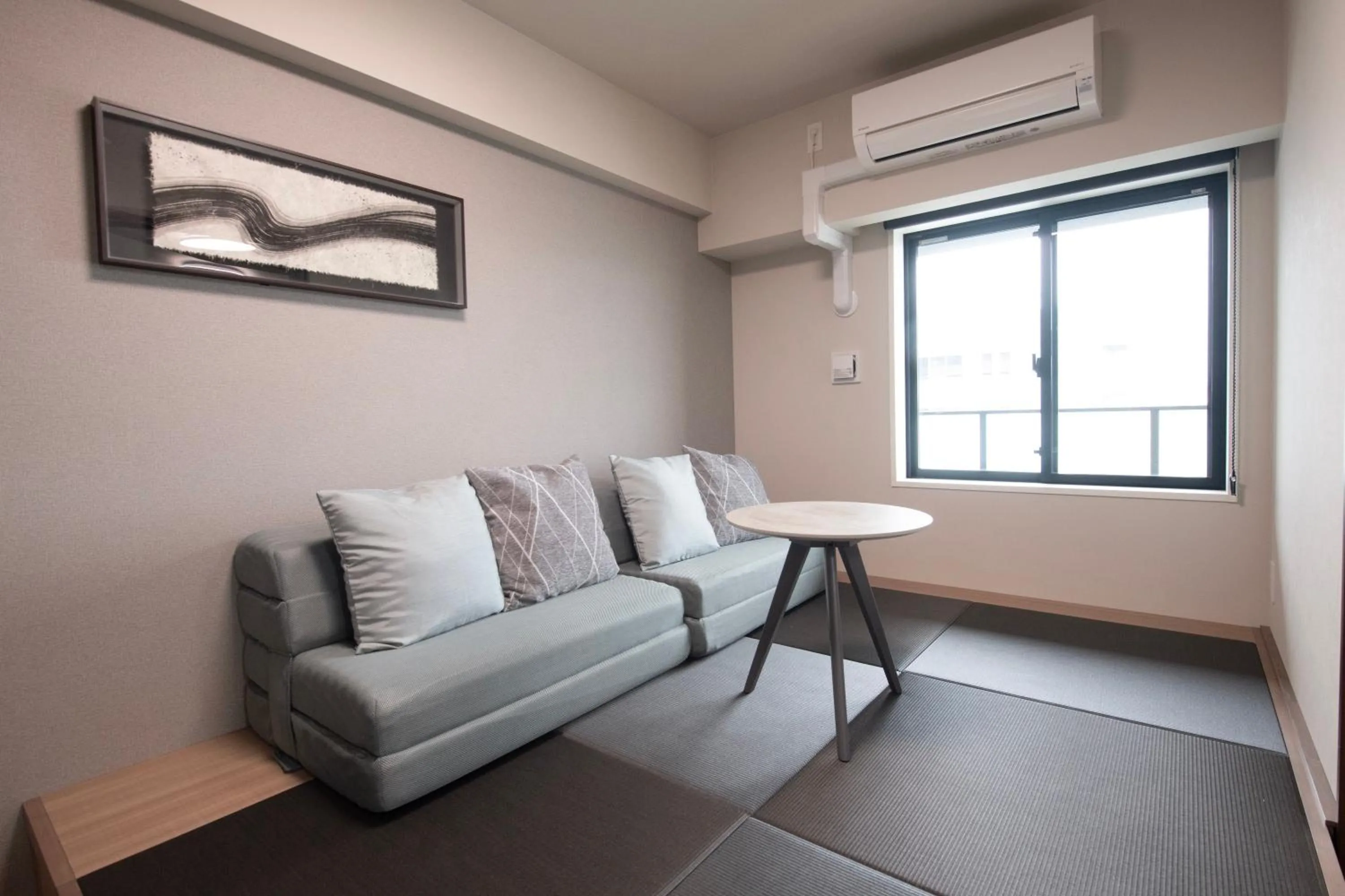 Photo of the whole room in THE RISE Osaka Universal Bayside