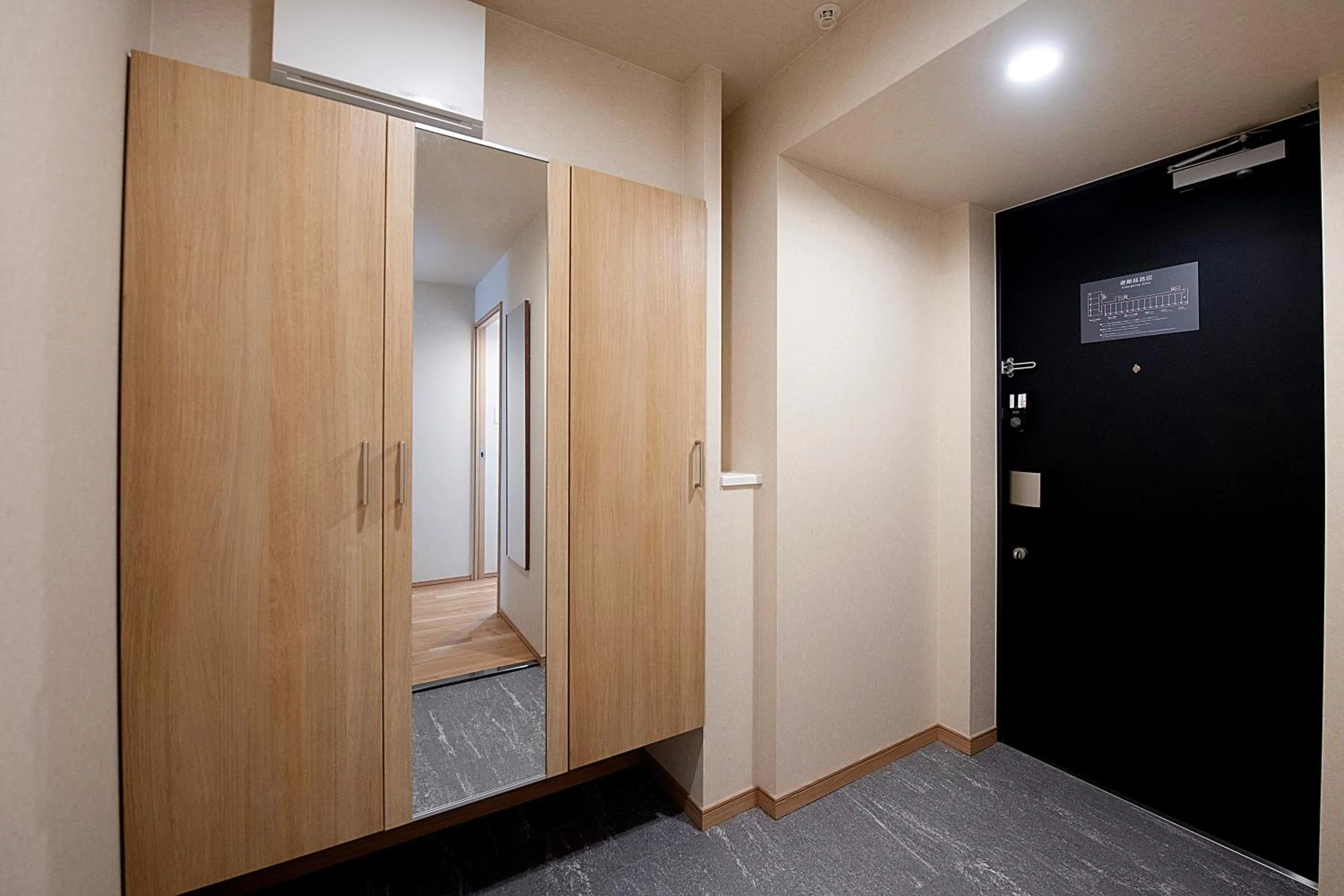 Photo of the whole room in THE RISE Osaka Universal Bayside