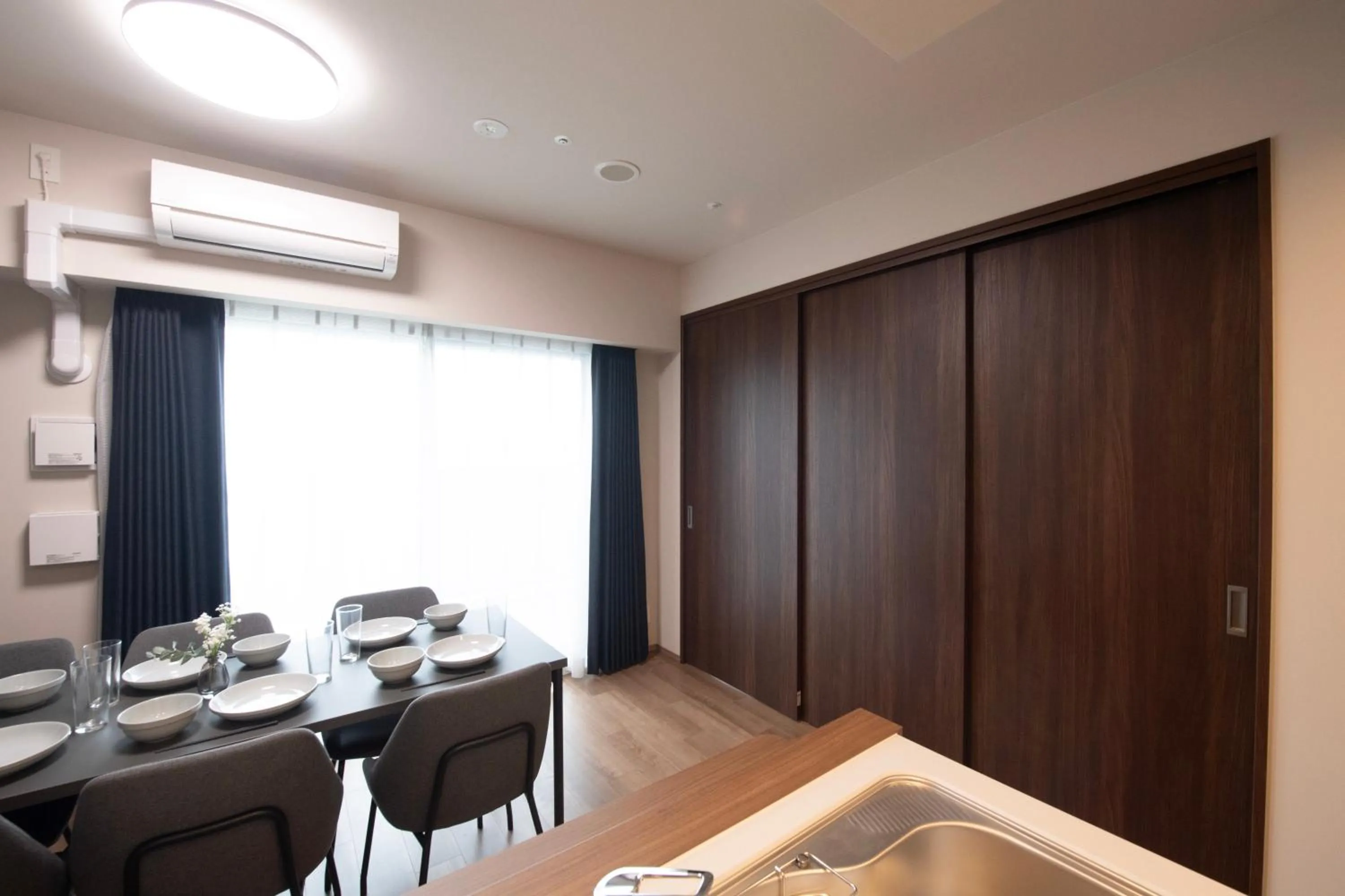 Photo of the whole room in THE RISE Osaka Universal Bayside
