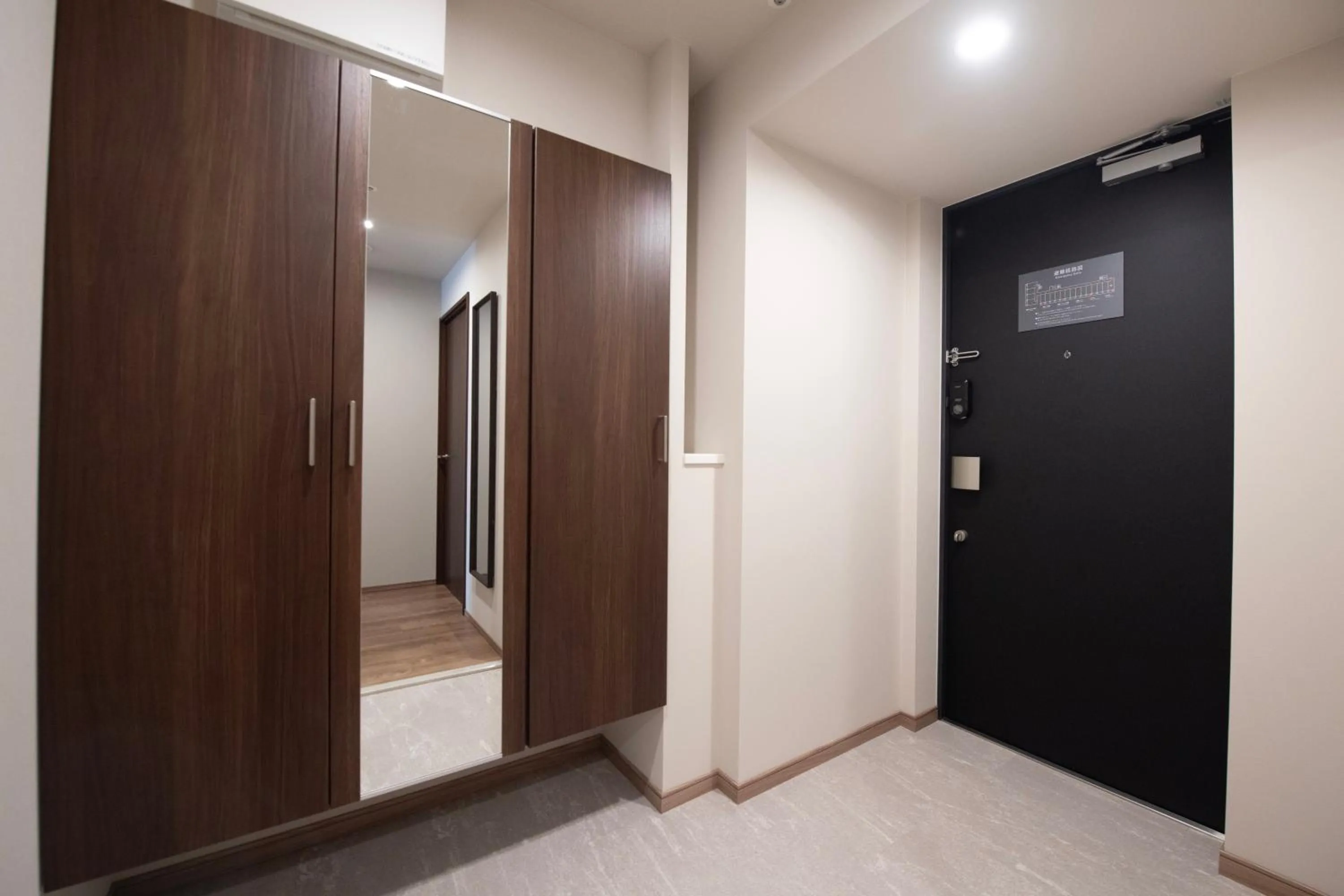 Photo of the whole room in THE RISE Osaka Universal Bayside