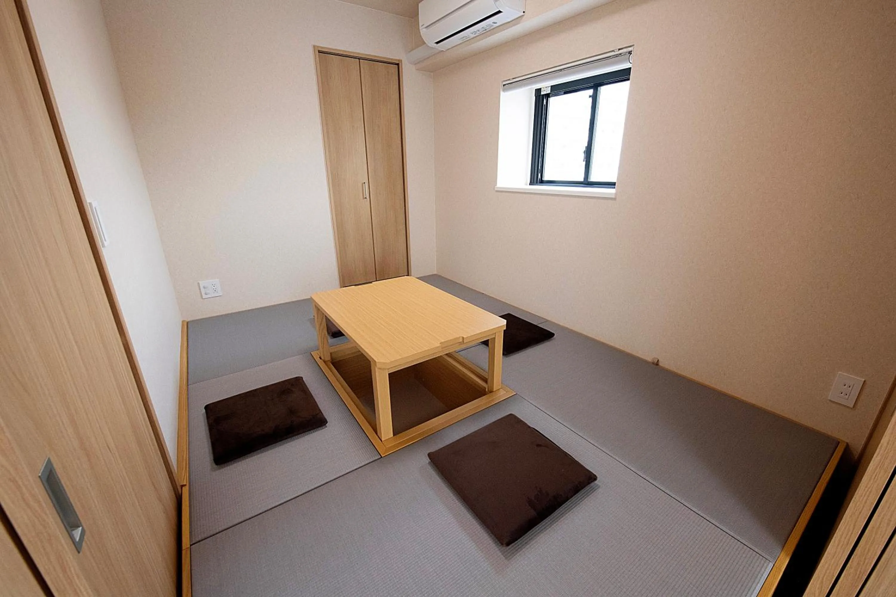 Photo of the whole room in THE RISE Osaka Universal Bayside