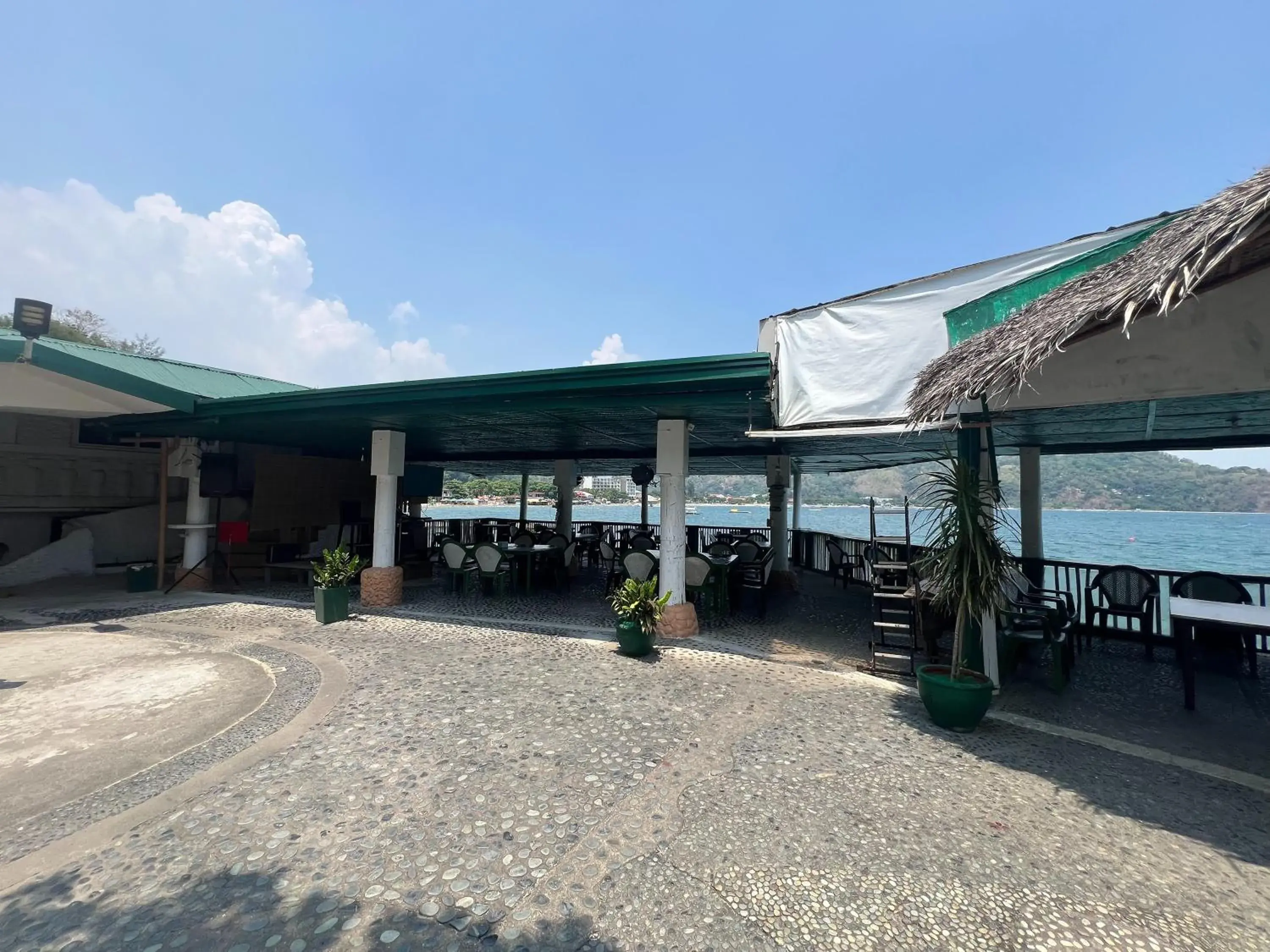 Restaurant/places to eat in Subiza Beach Resort Restaurant/places to eat in Subiza Beach Resort