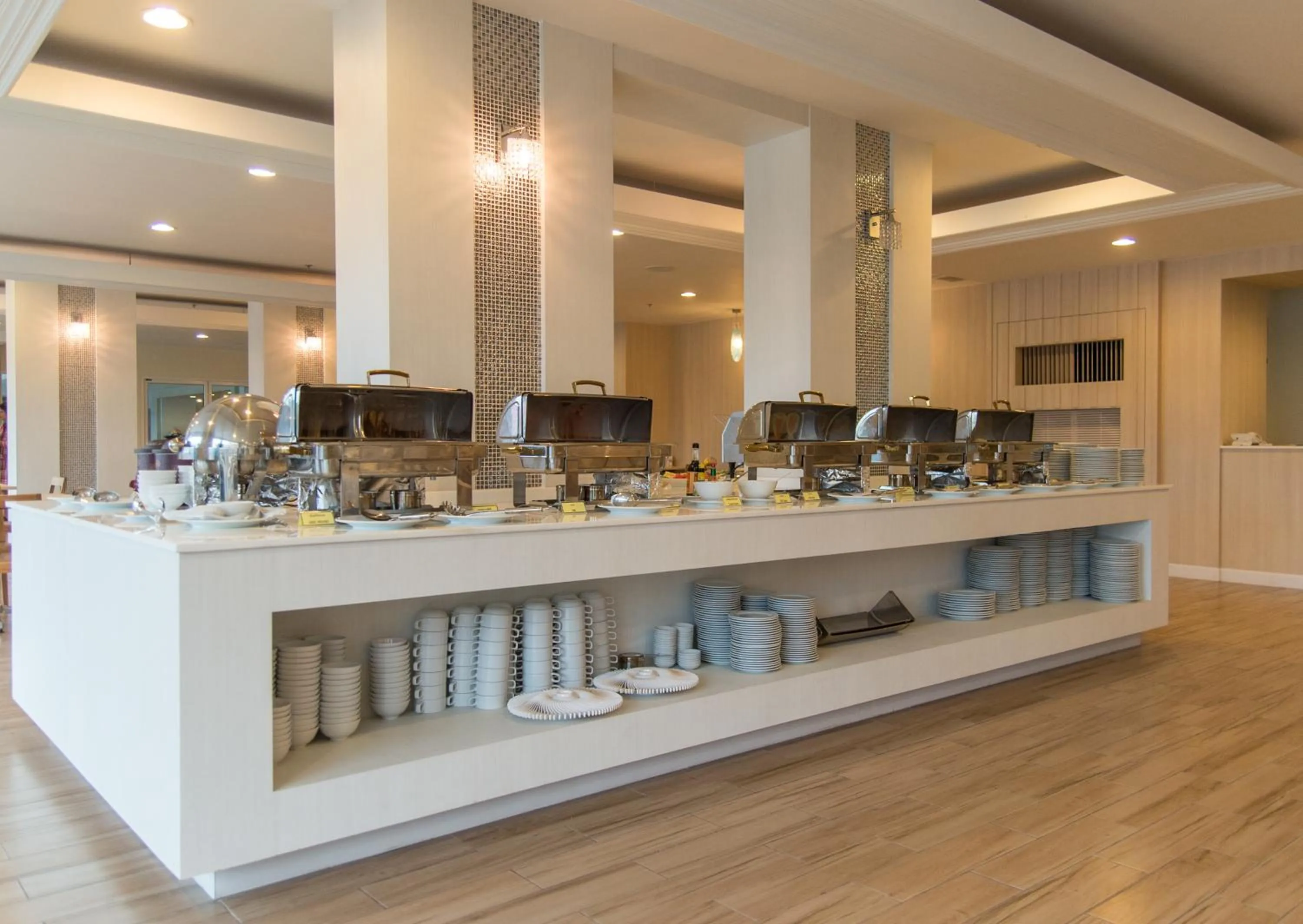 Restaurant/places to eat in Prachuap Grand Hotel