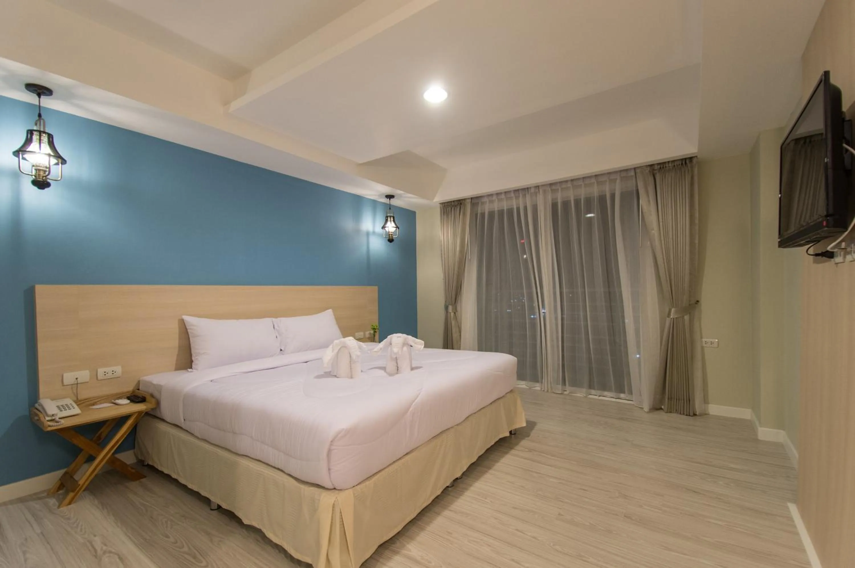 Bedroom, Bed in Prachuap Grand Hotel