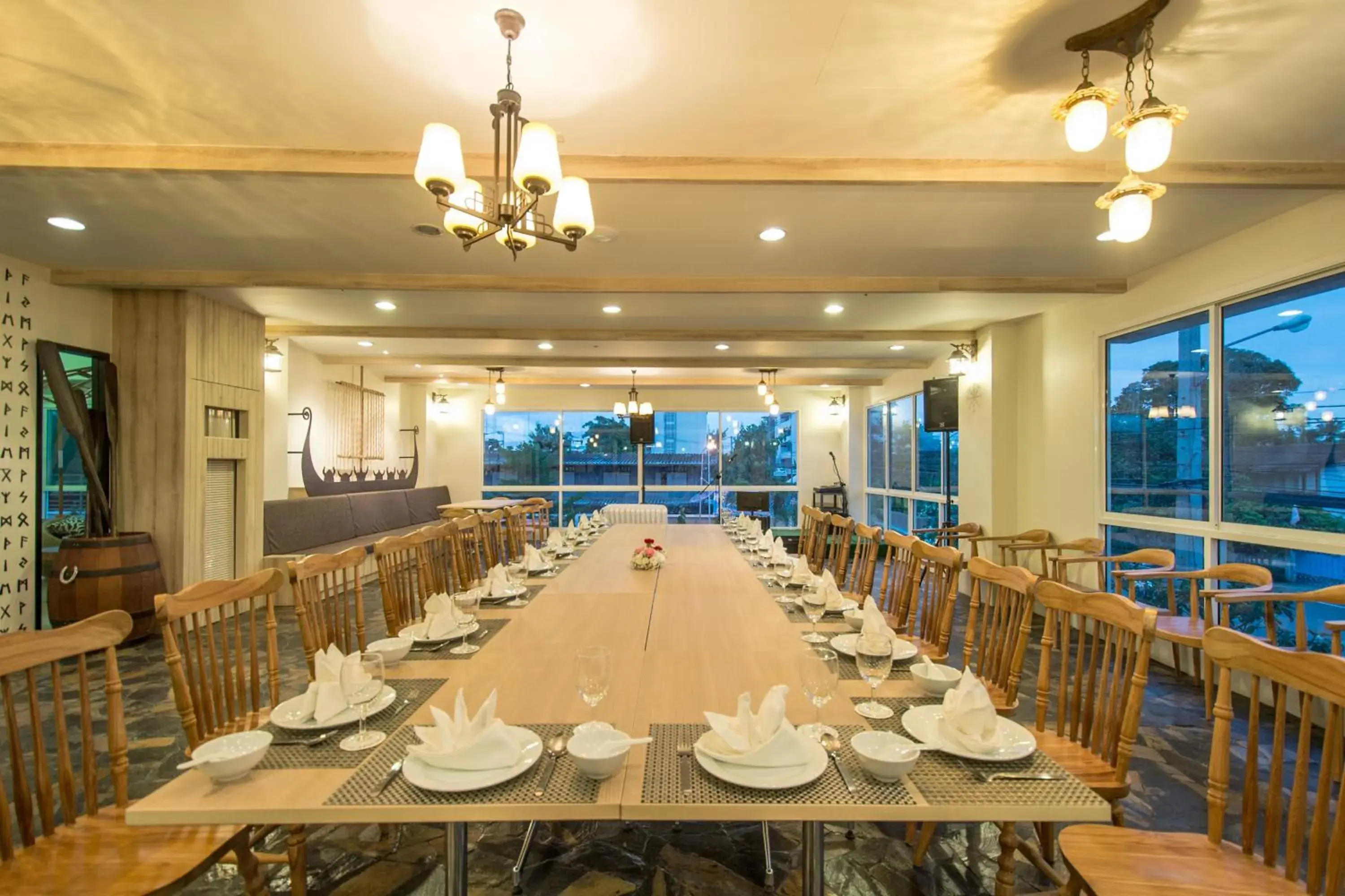 Restaurant/places to eat in Prachuap Grand Hotel Restaurant/places to eat in Prachuap Grand Hotel