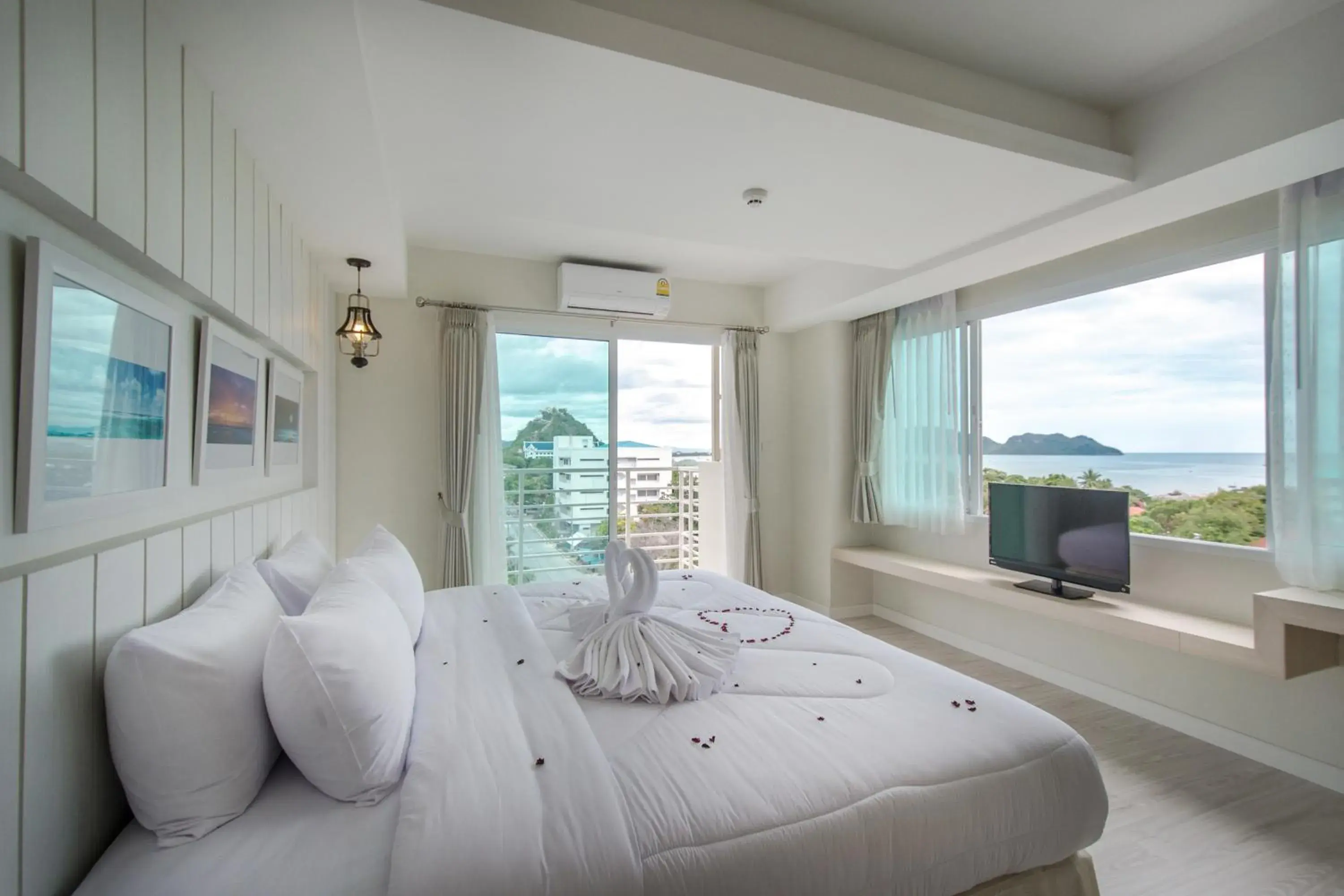 Bedroom, Bed in Prachuap Grand Hotel Bedroom, Bed in Prachuap Grand Hotel