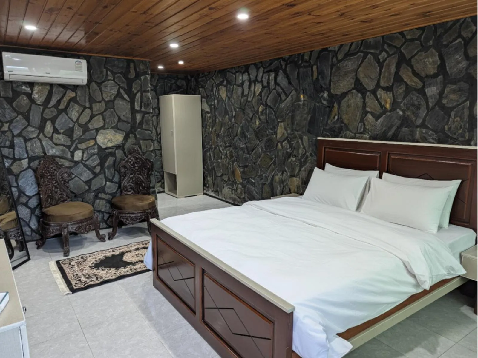 Bed in Comfort Hotel & Huts