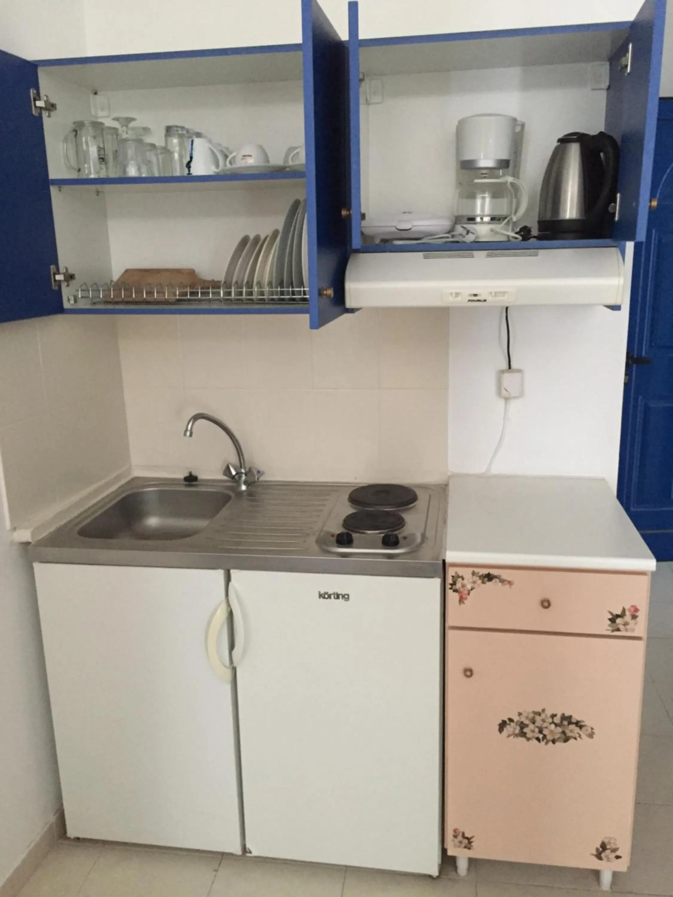 Coffee/tea facilities in Anastasia Studios, Apartments & Suites