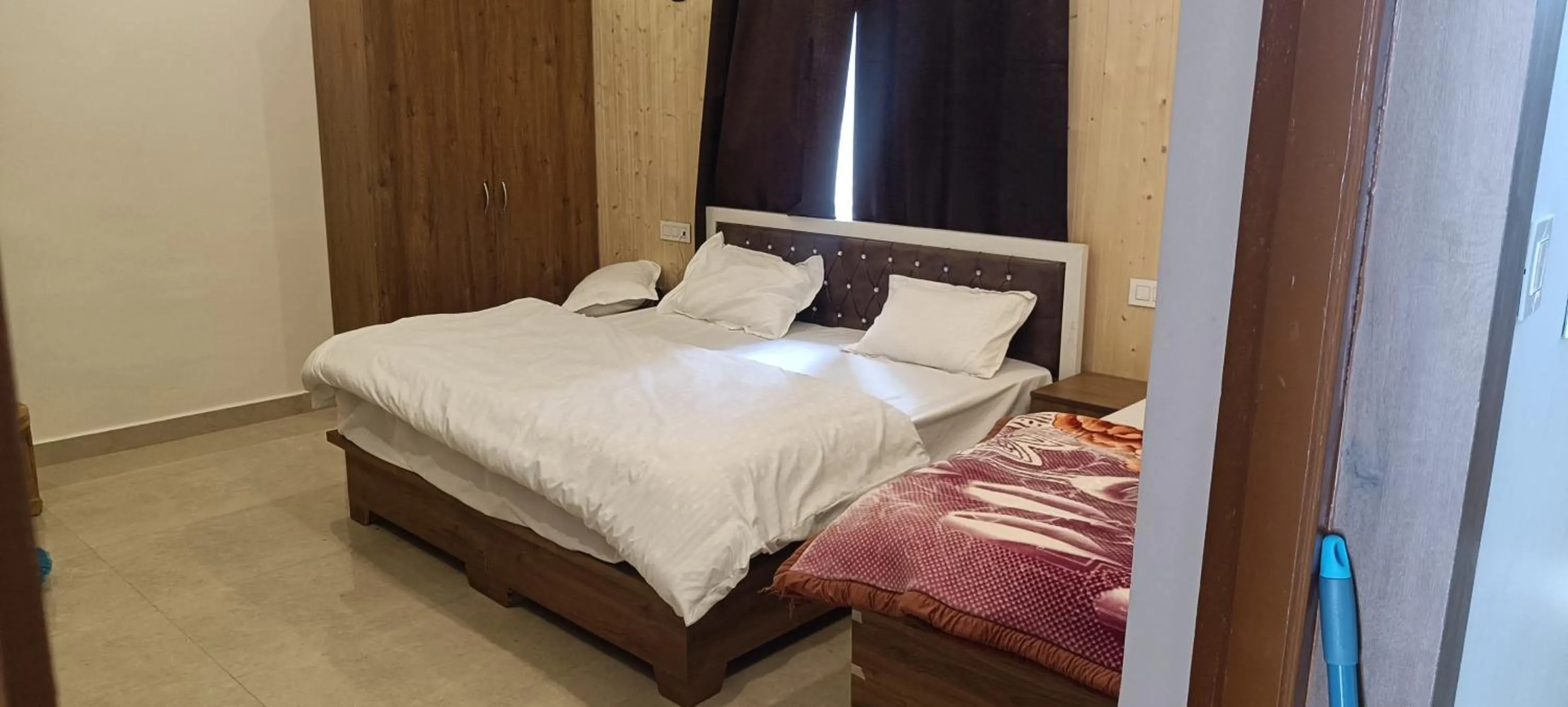 Bed in Kasturi Resorts Kanatal