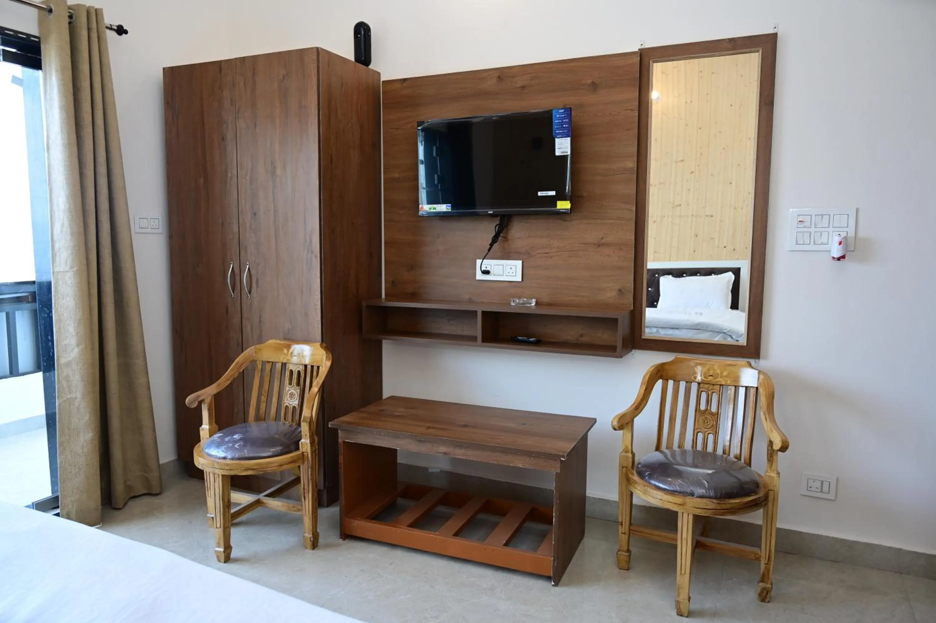 TV and multimedia in Kasturi Resorts Kanatal