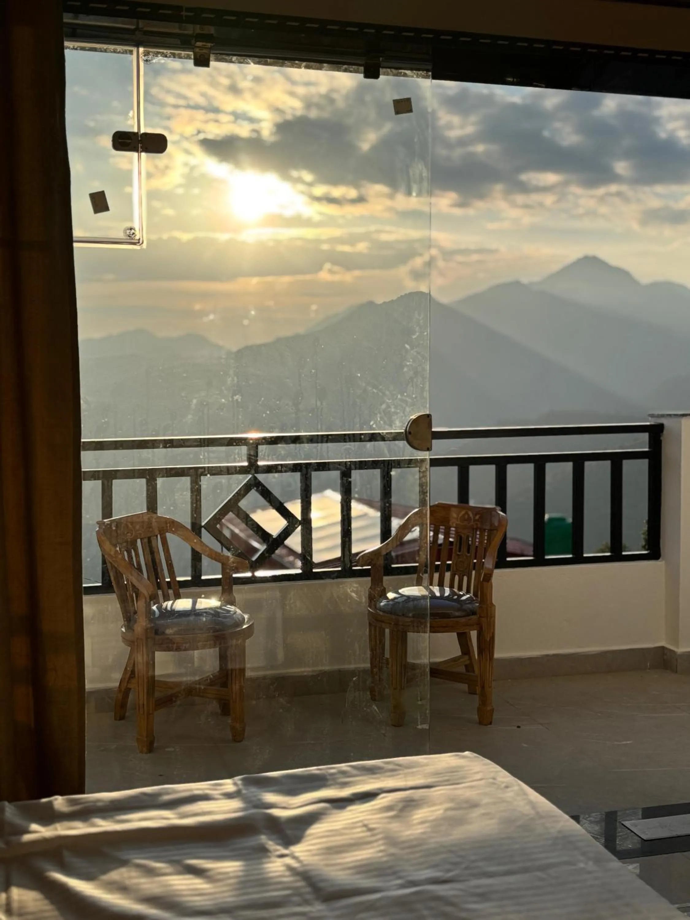 Balcony/Terrace, Bed in Kasturi Resorts Kanatal