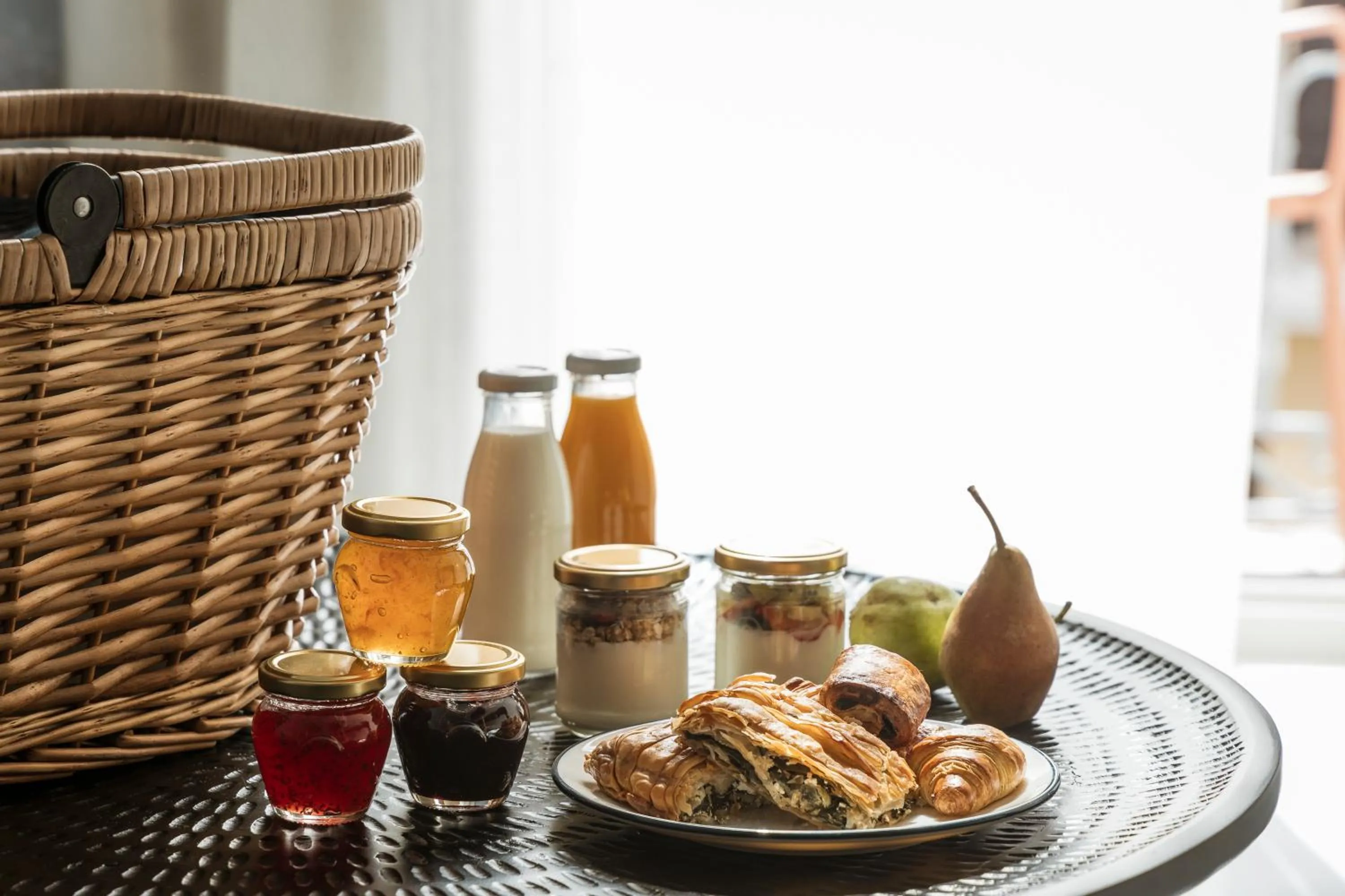 Breakfast in Alma Syros