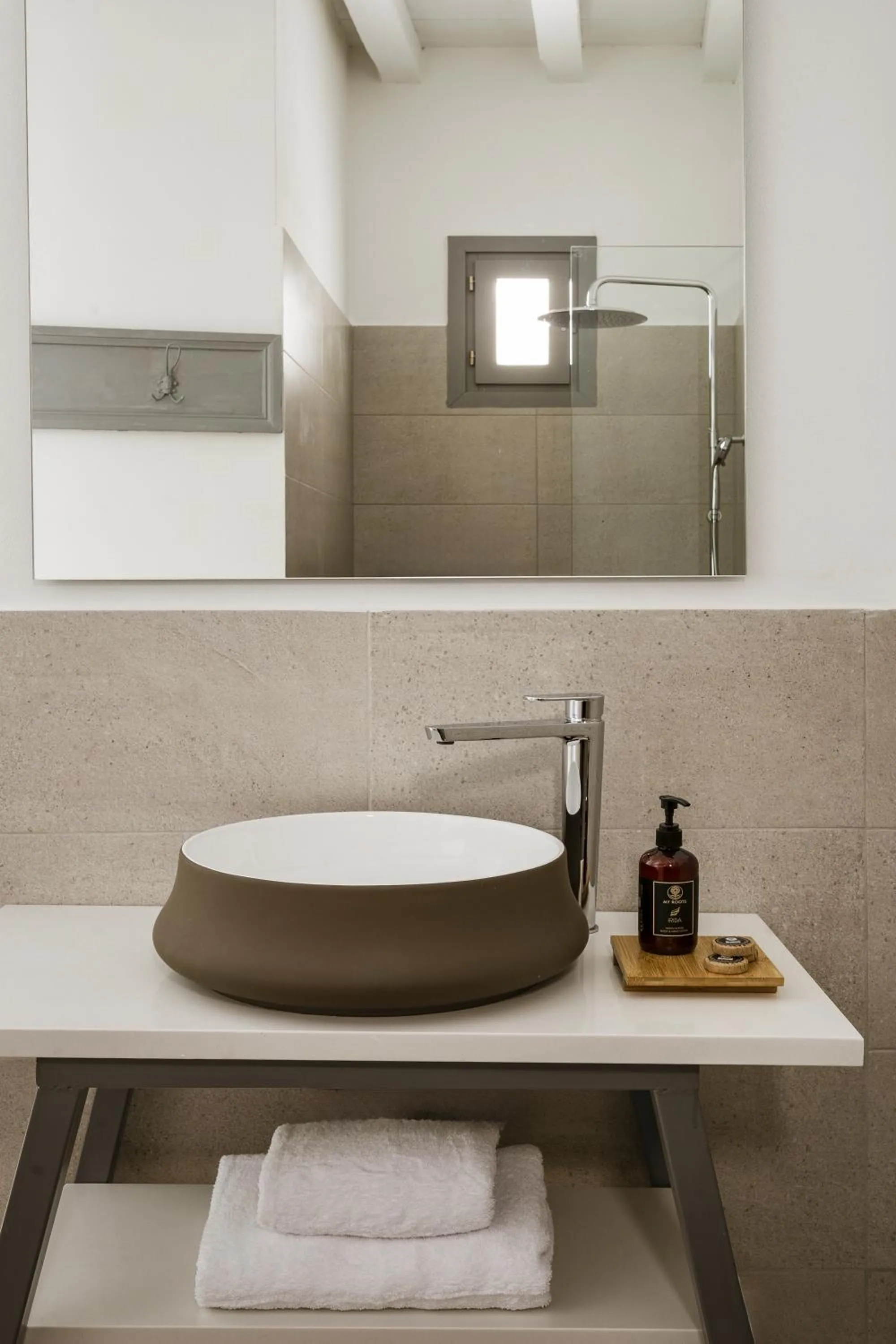 Shower in Alma Syros