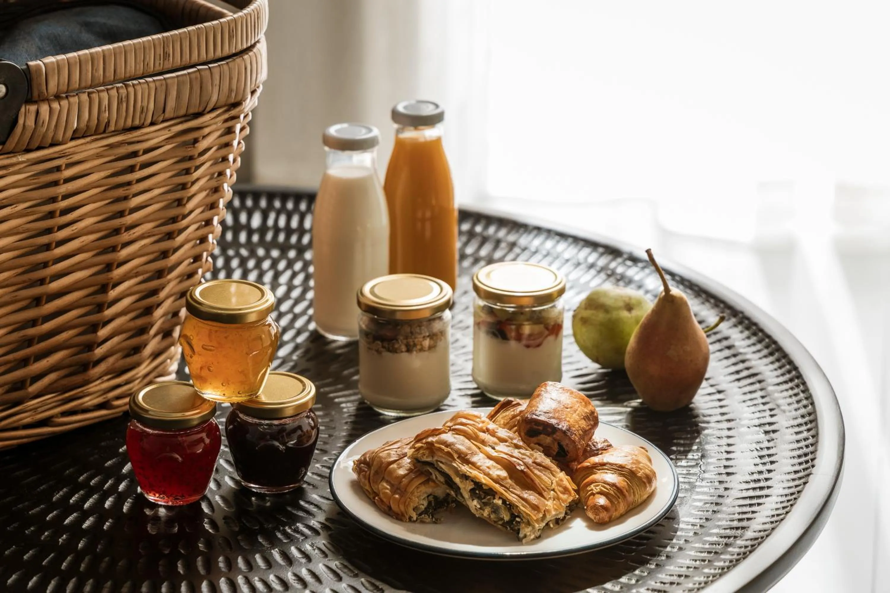 Breakfast in Alma Syros