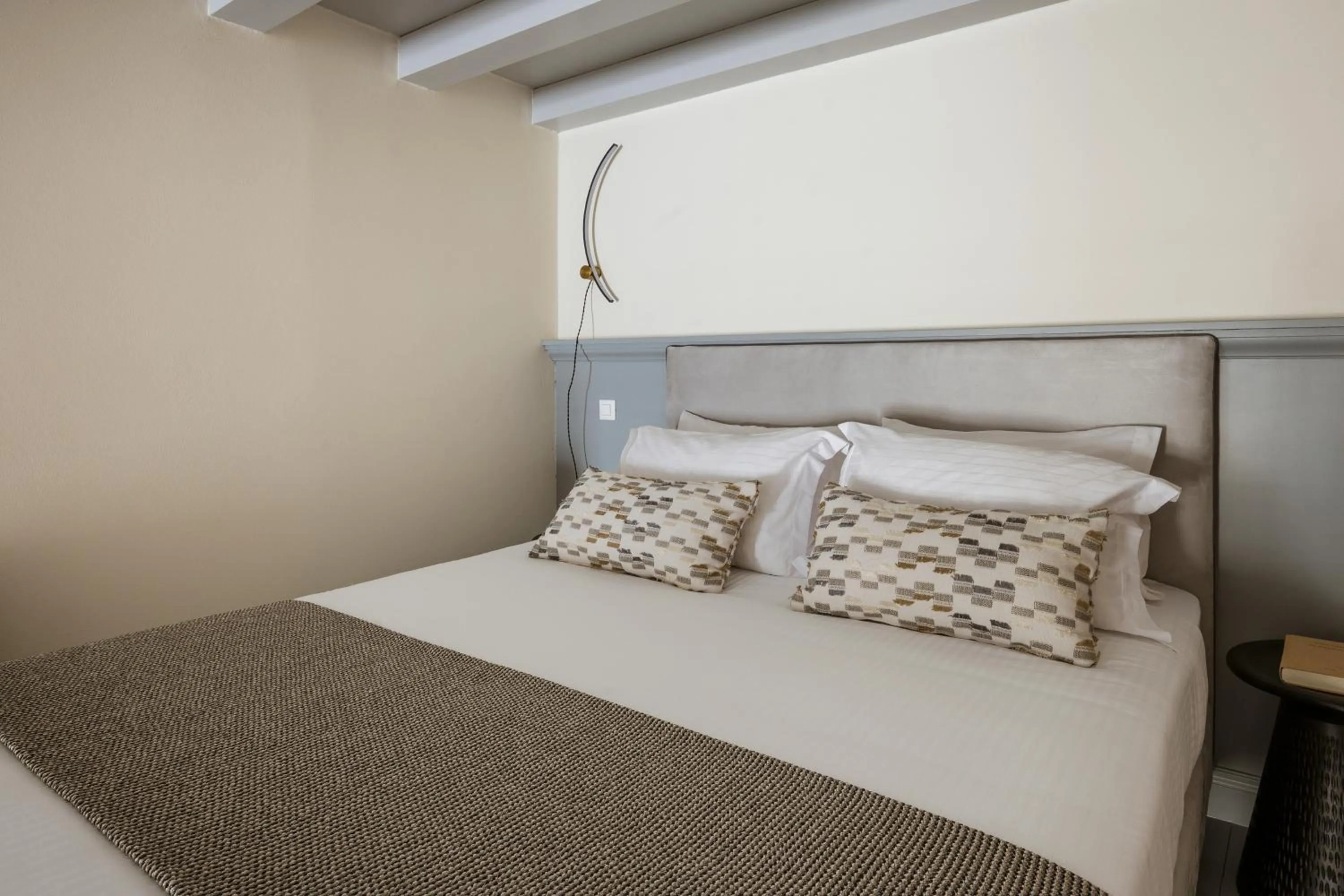 Bedroom, Bed in Alma Syros