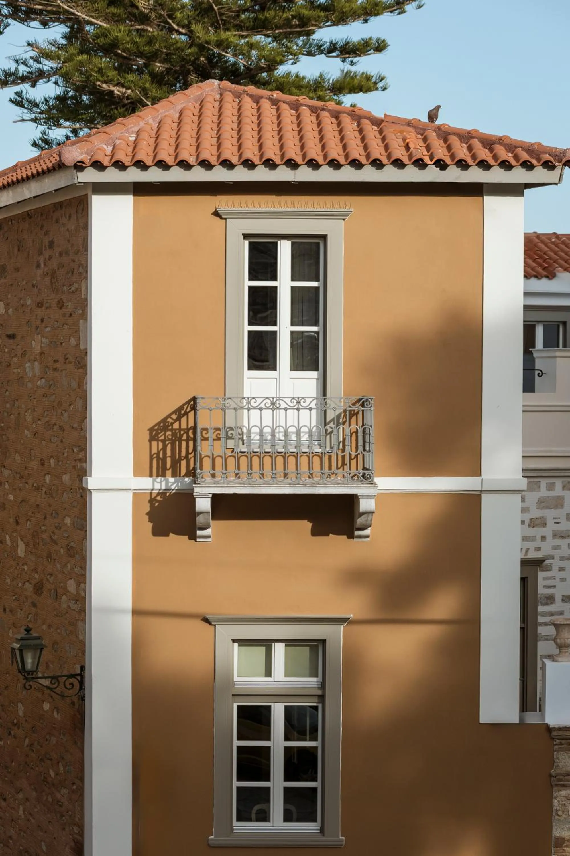 Property building in Alma Syros