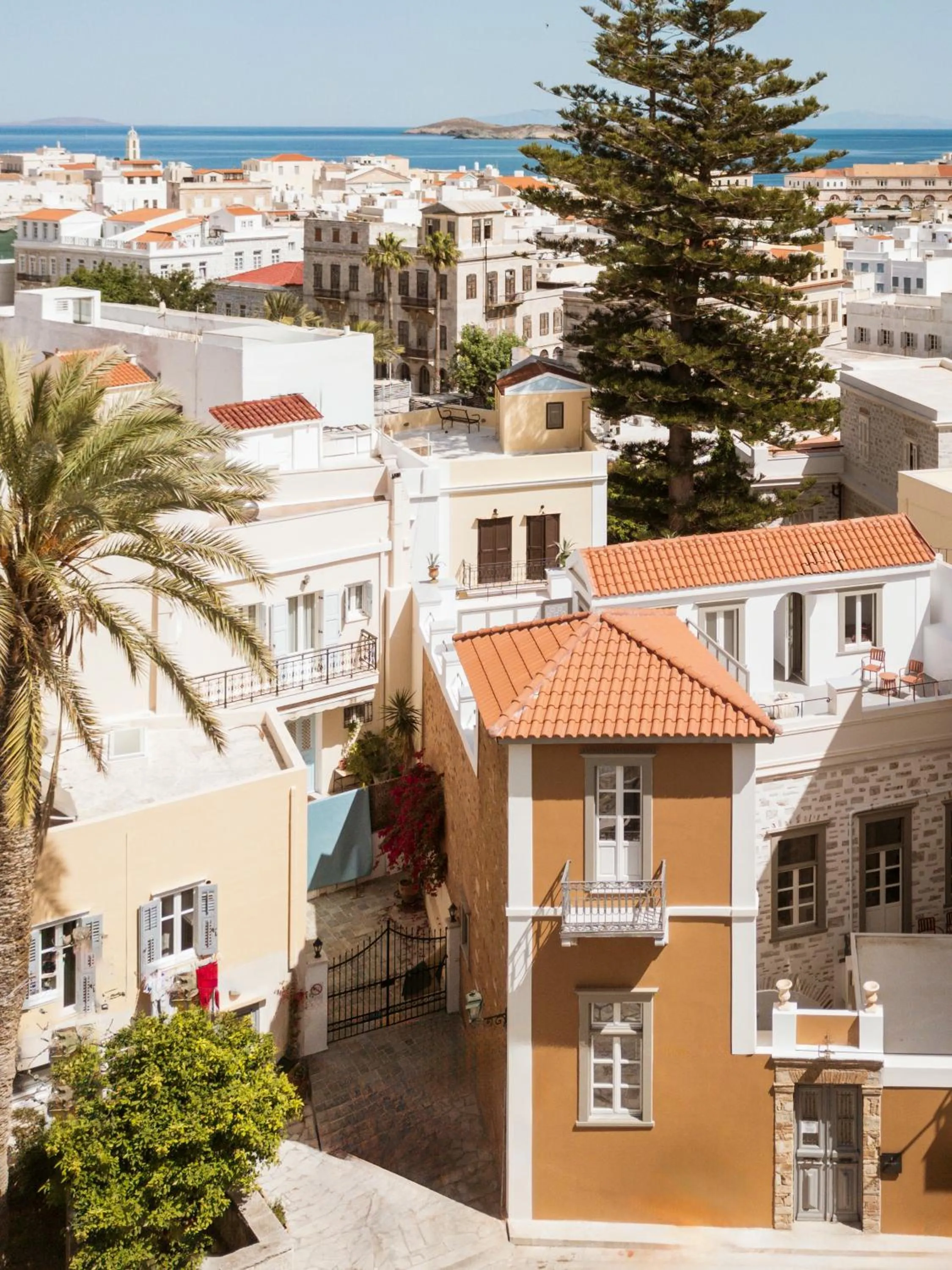 Property building in Alma Syros