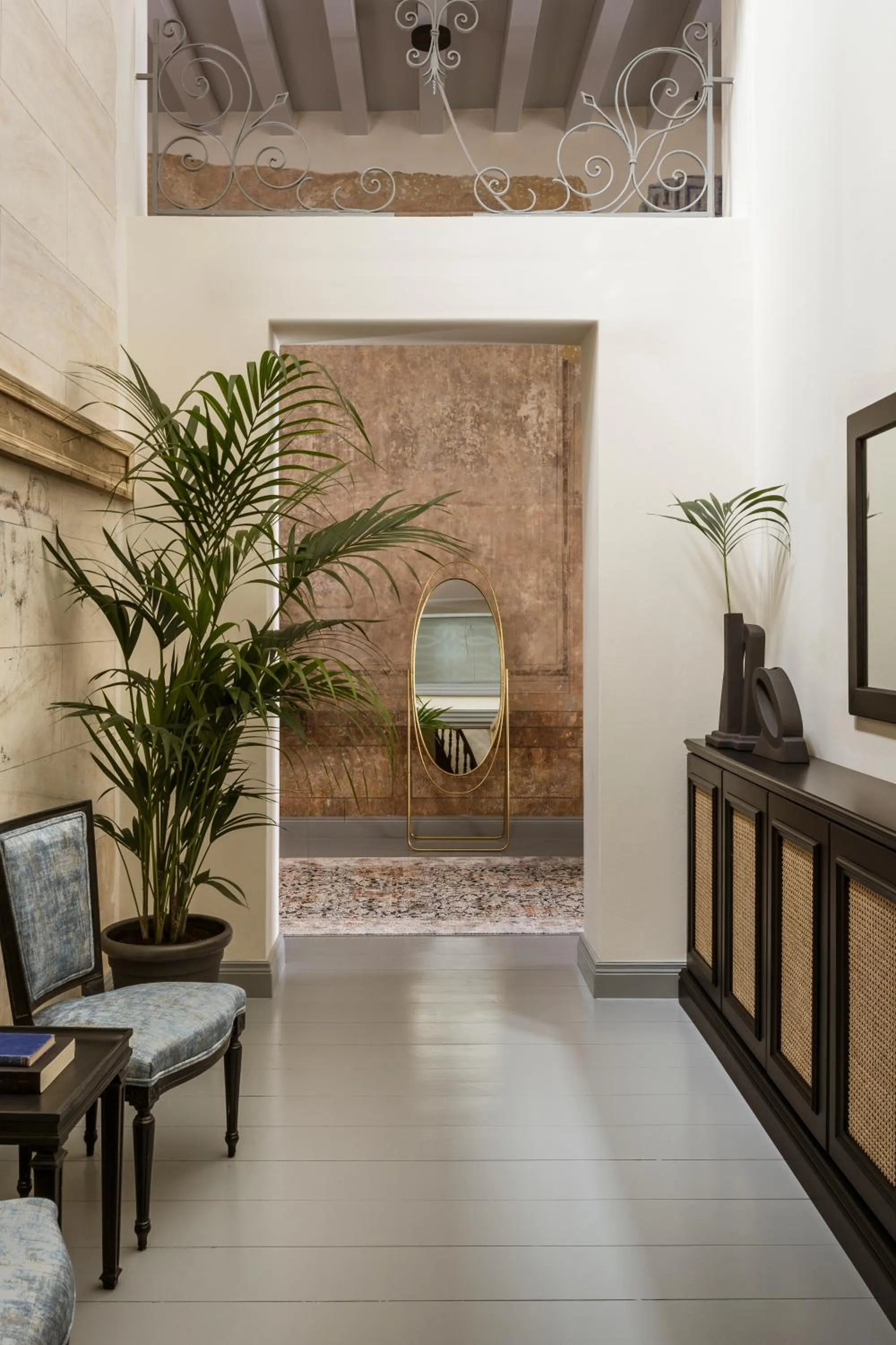 Facade/entrance in Alma Syros