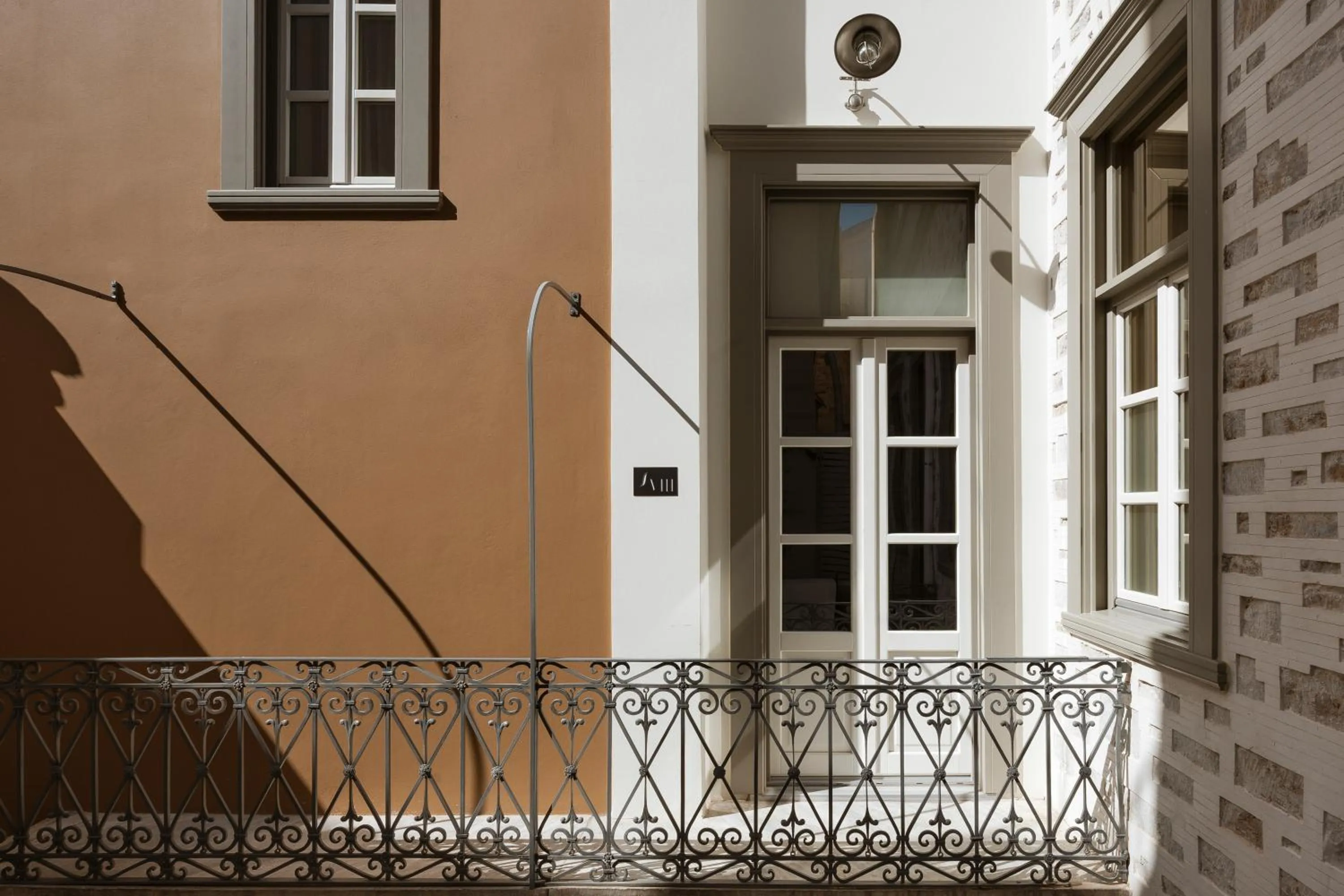 Facade/entrance in Alma Syros