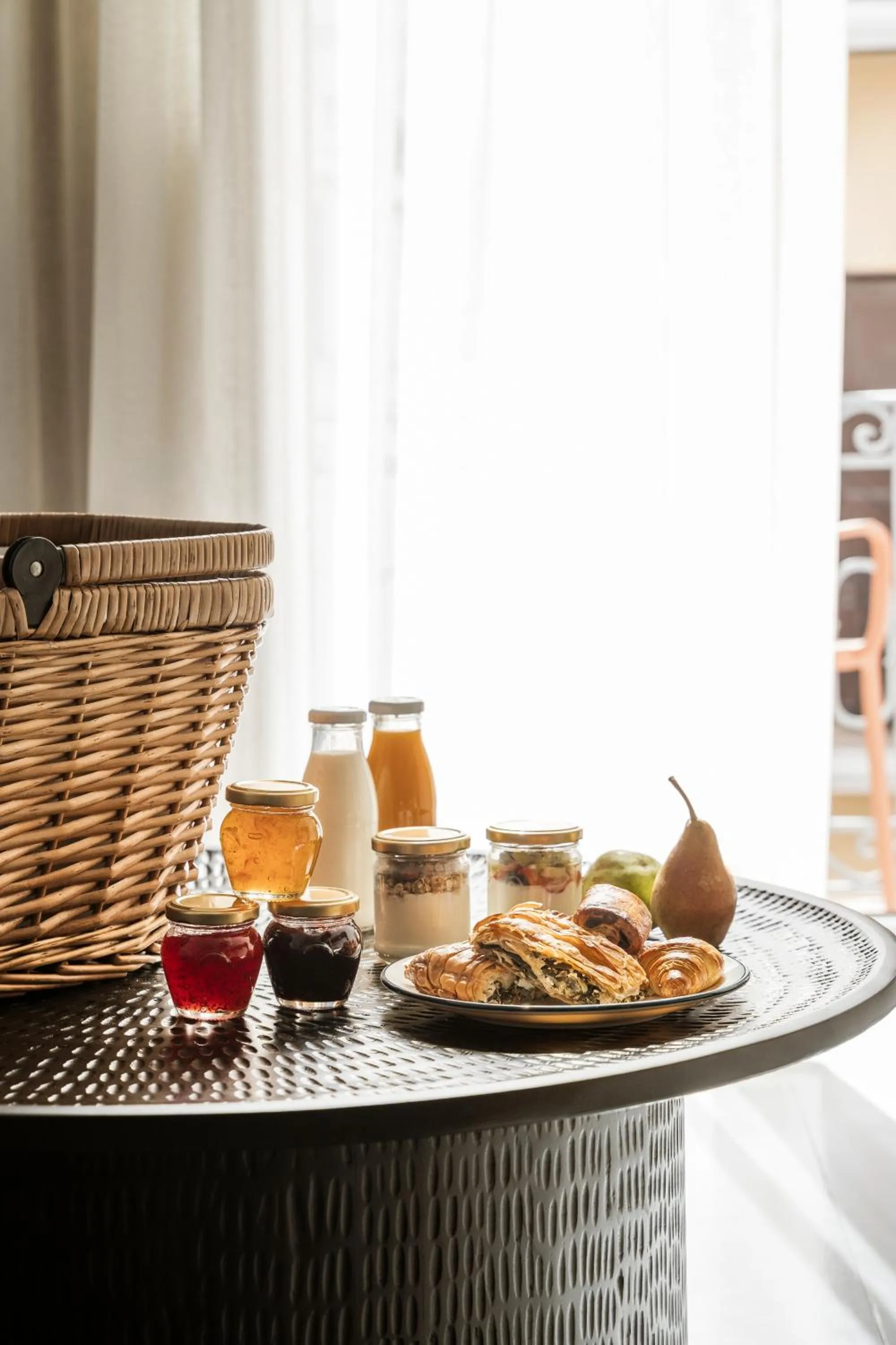 Breakfast in Alma Syros