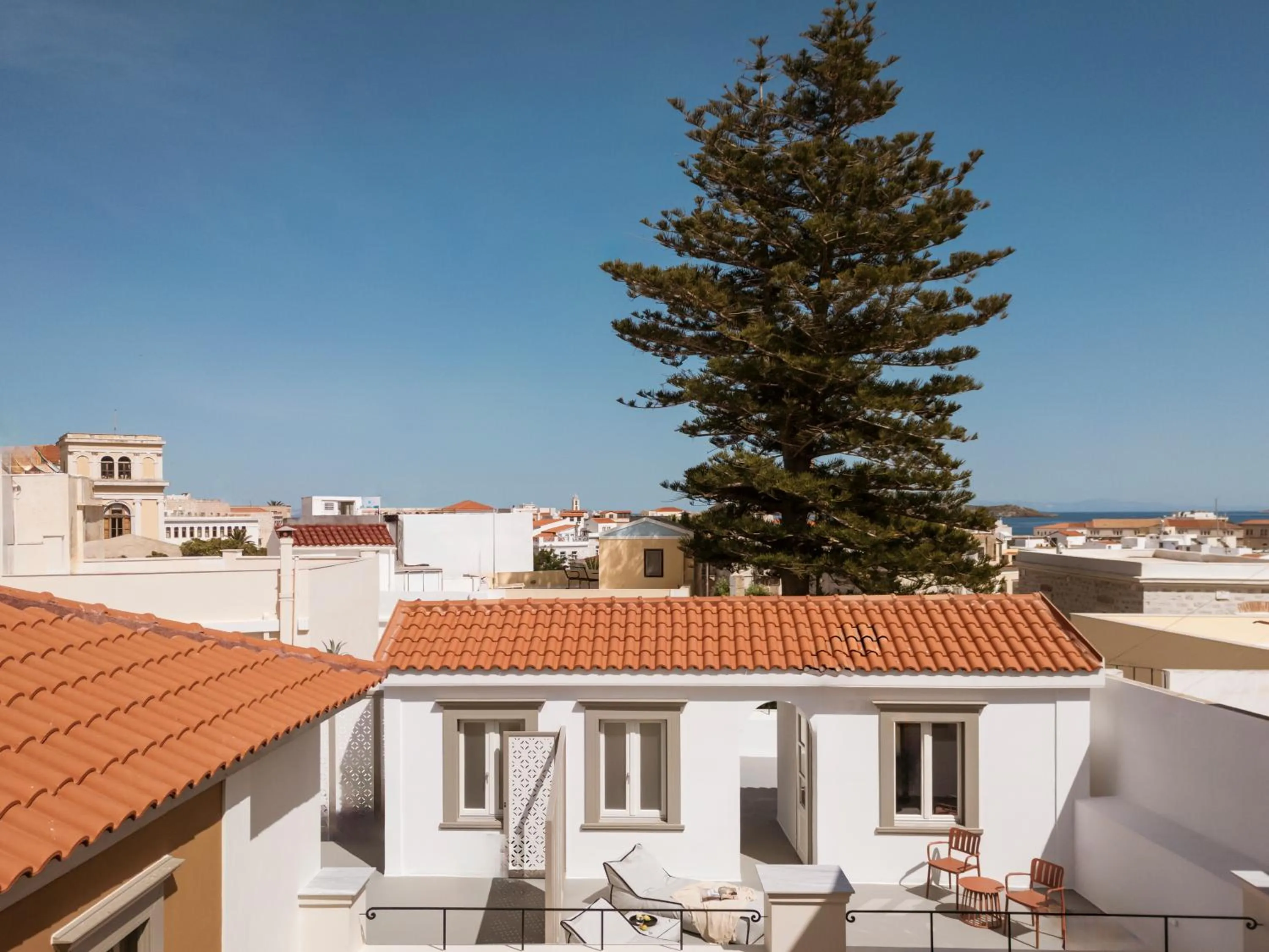 Property building in Alma Syros