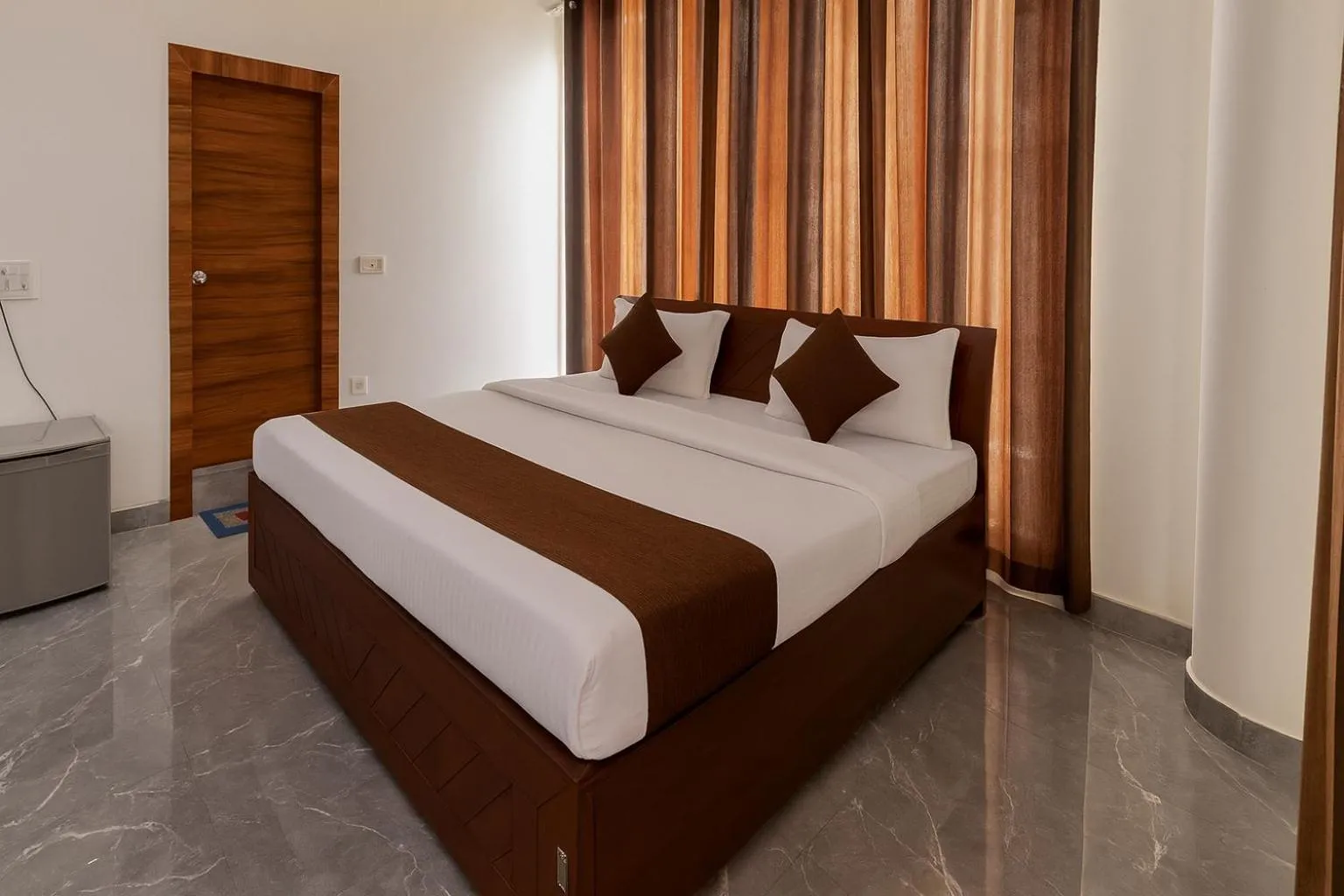 Hotel Yash Regency - Managed by JMD Group