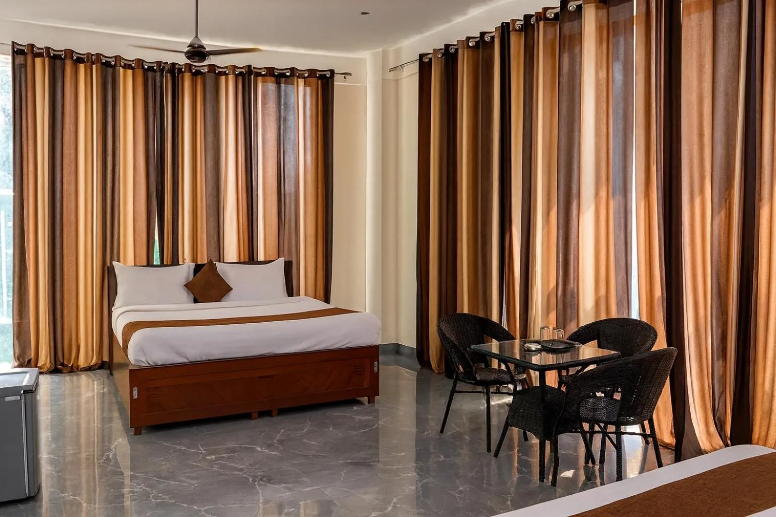 Hotel Yash Regency - Managed by JMD Group