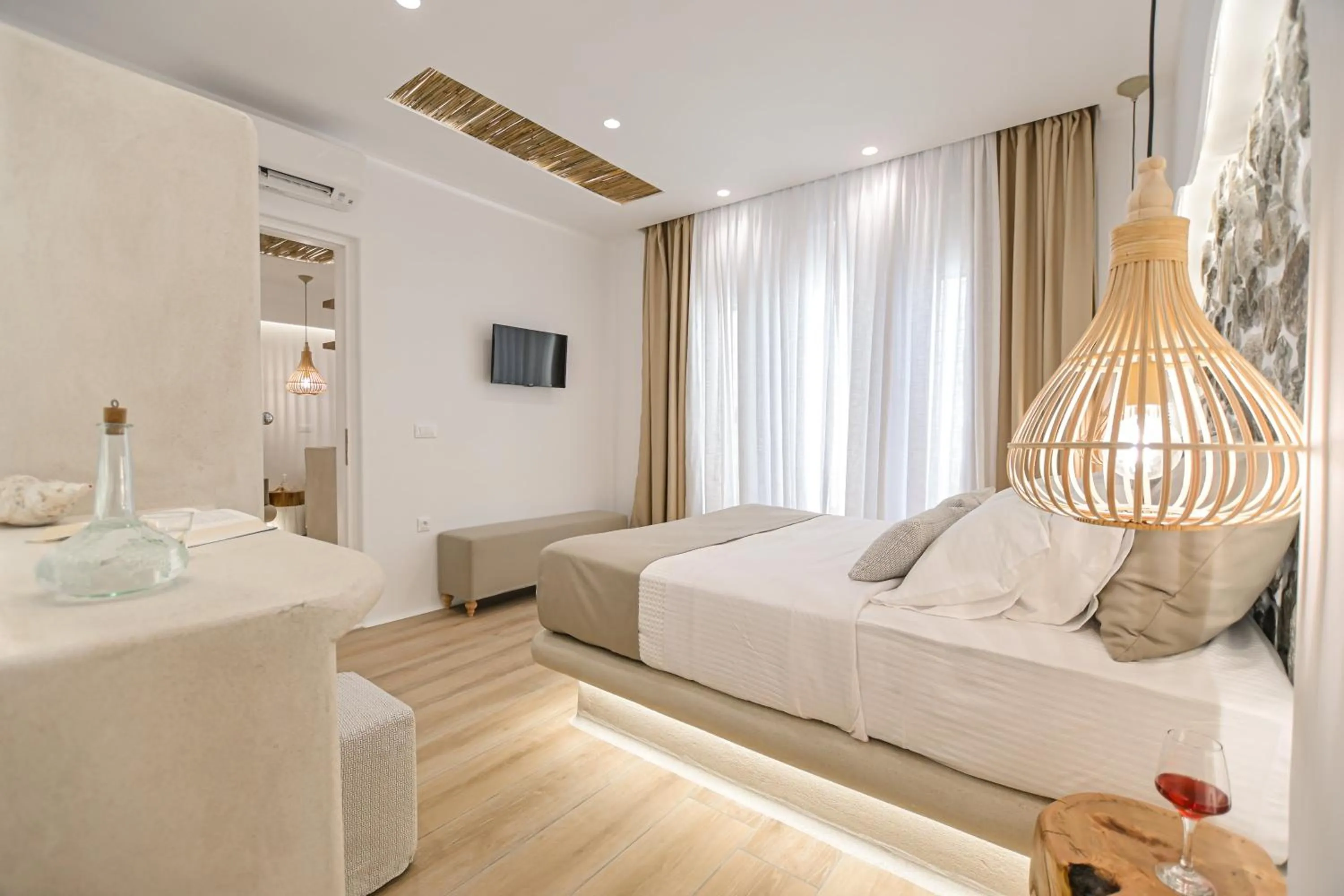 Bed in Villa Adriana Hotel