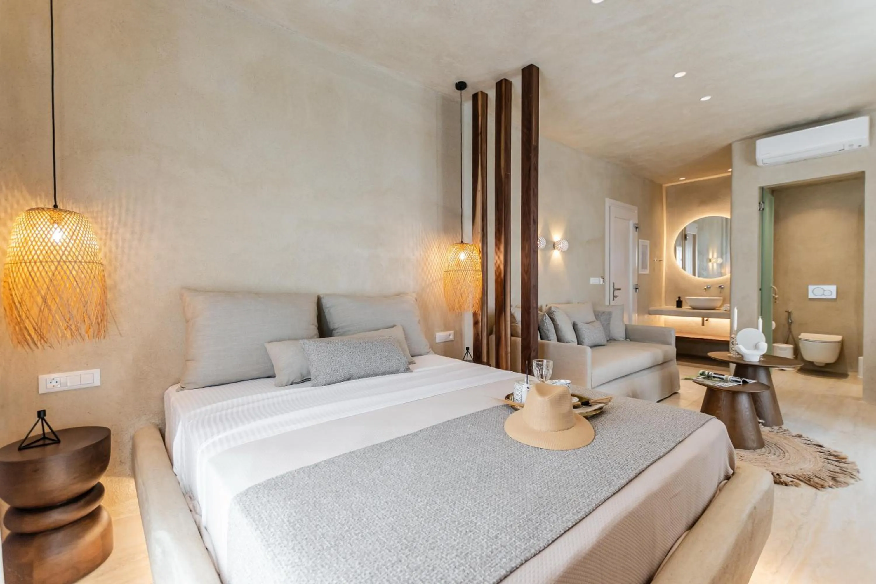 Bed in Villa Adriana Hotel