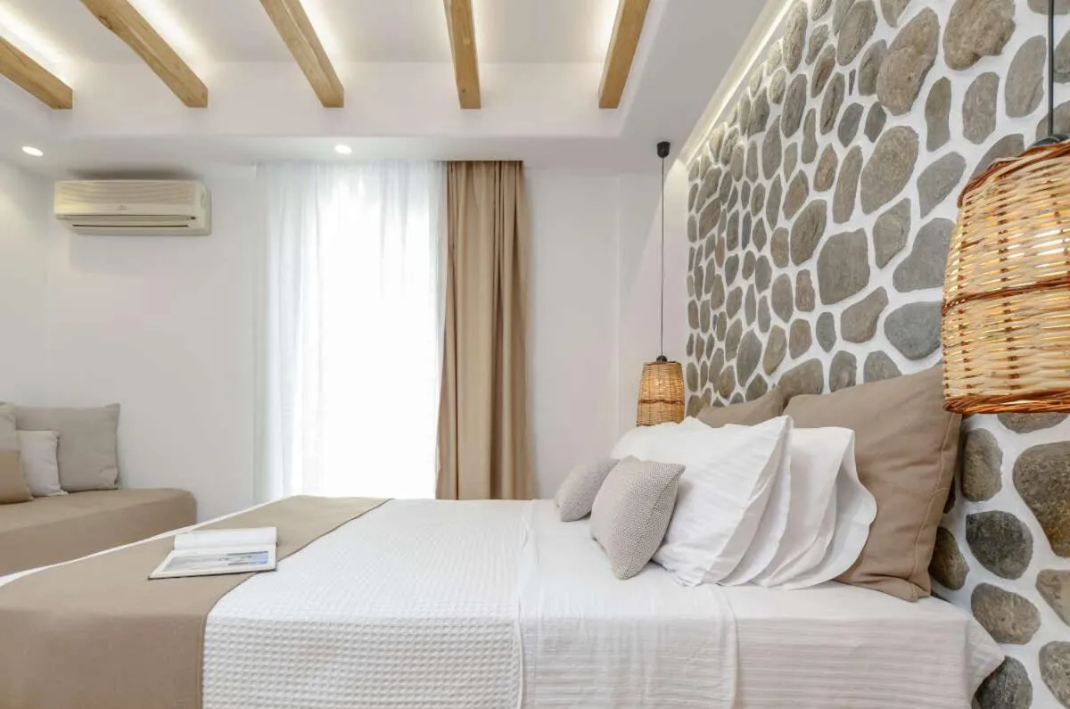 Bed in Villa Adriana Hotel