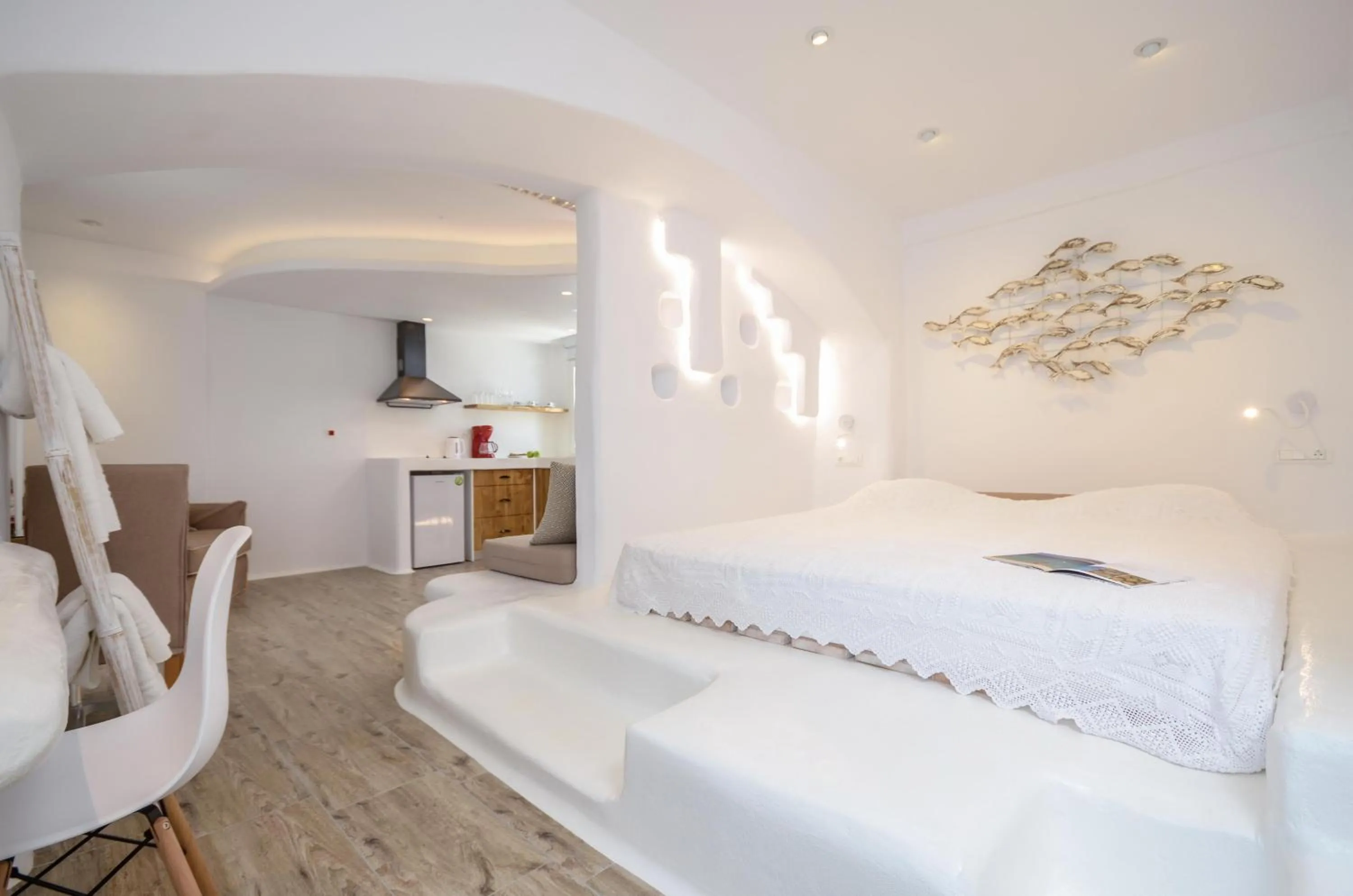 Kitchen or kitchenette, Bed in Villa Adriana Hotel