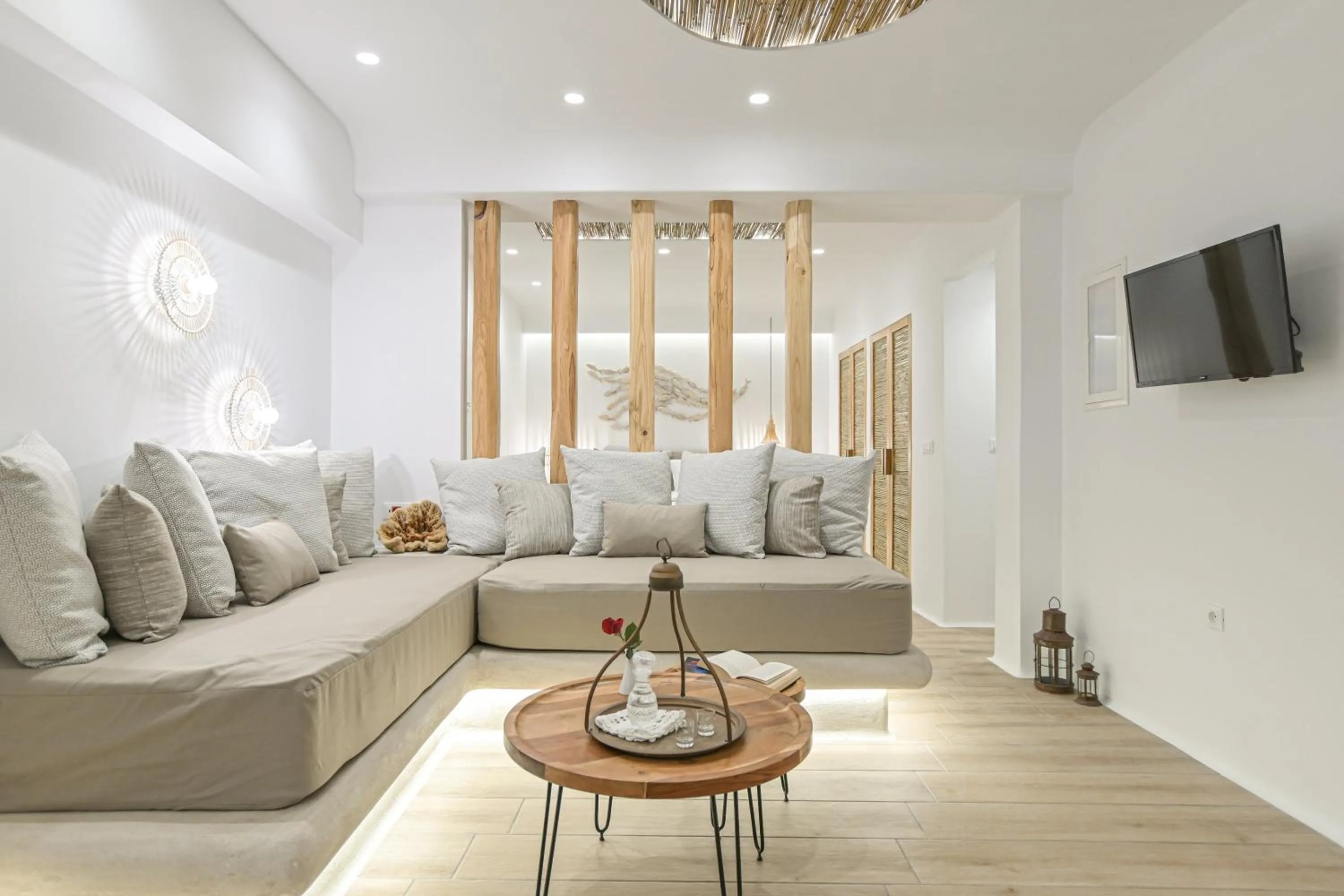 TV and multimedia in Villa Adriana Hotel