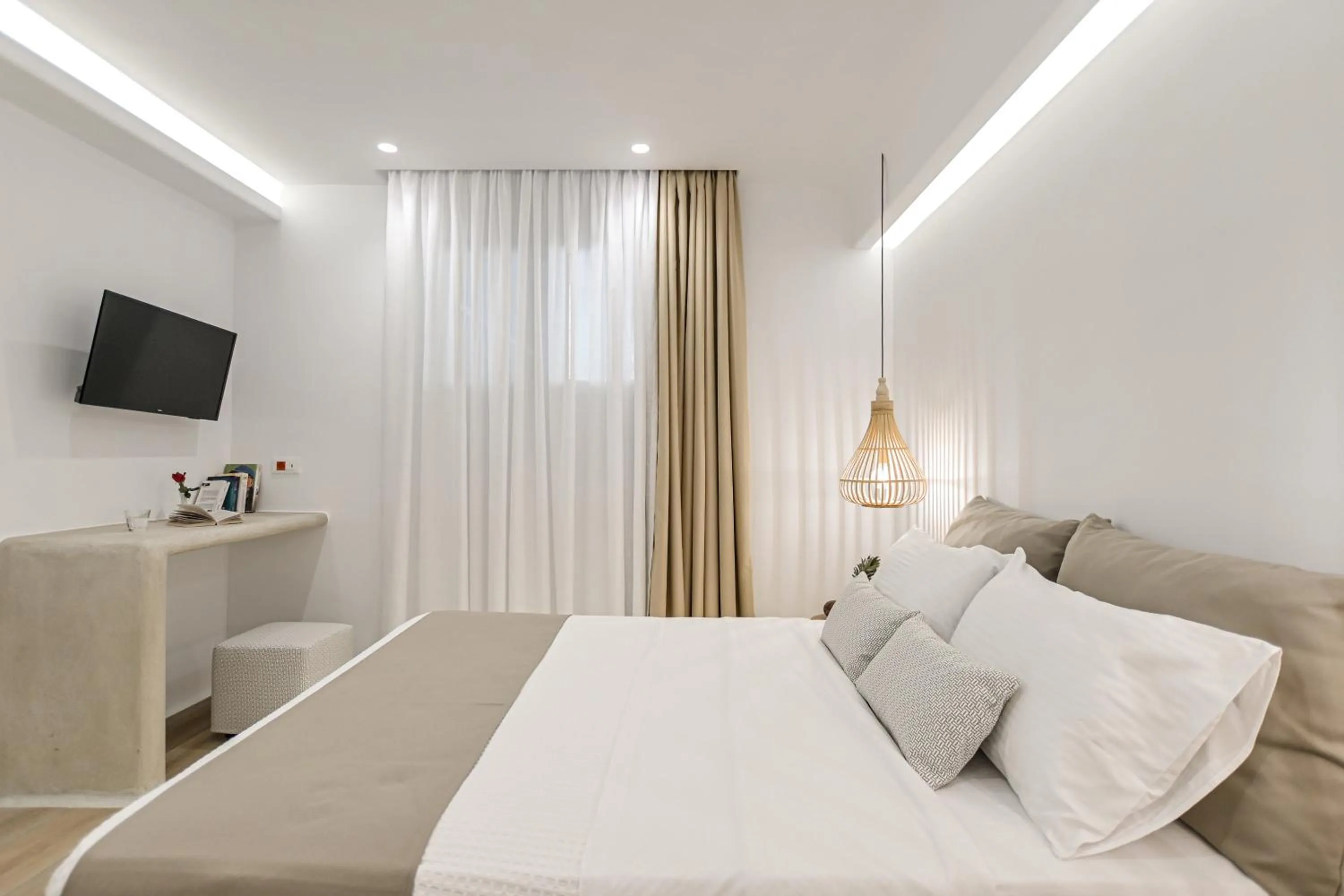 Bed in Villa Adriana Hotel