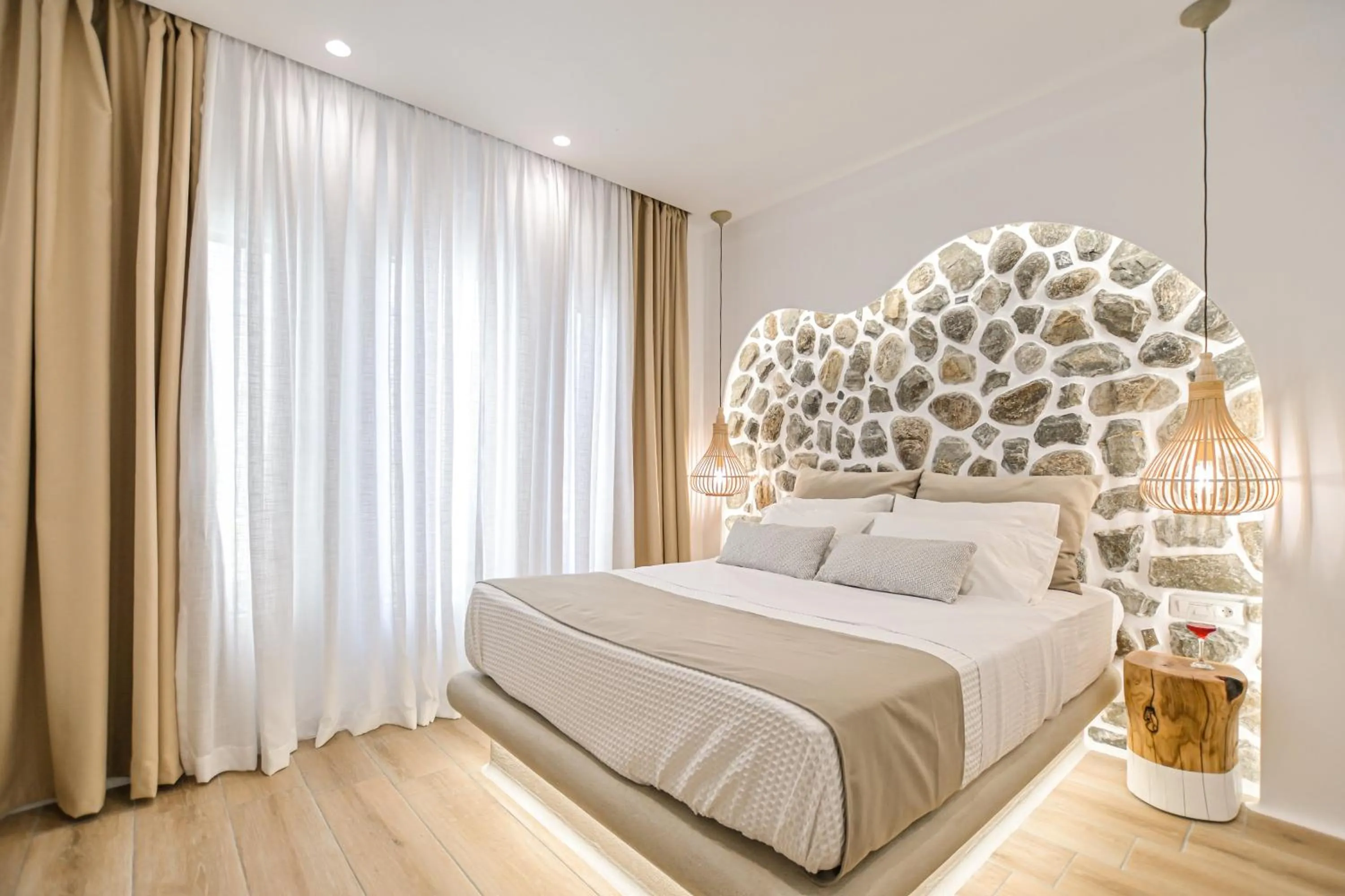 Bed in Villa Adriana Hotel