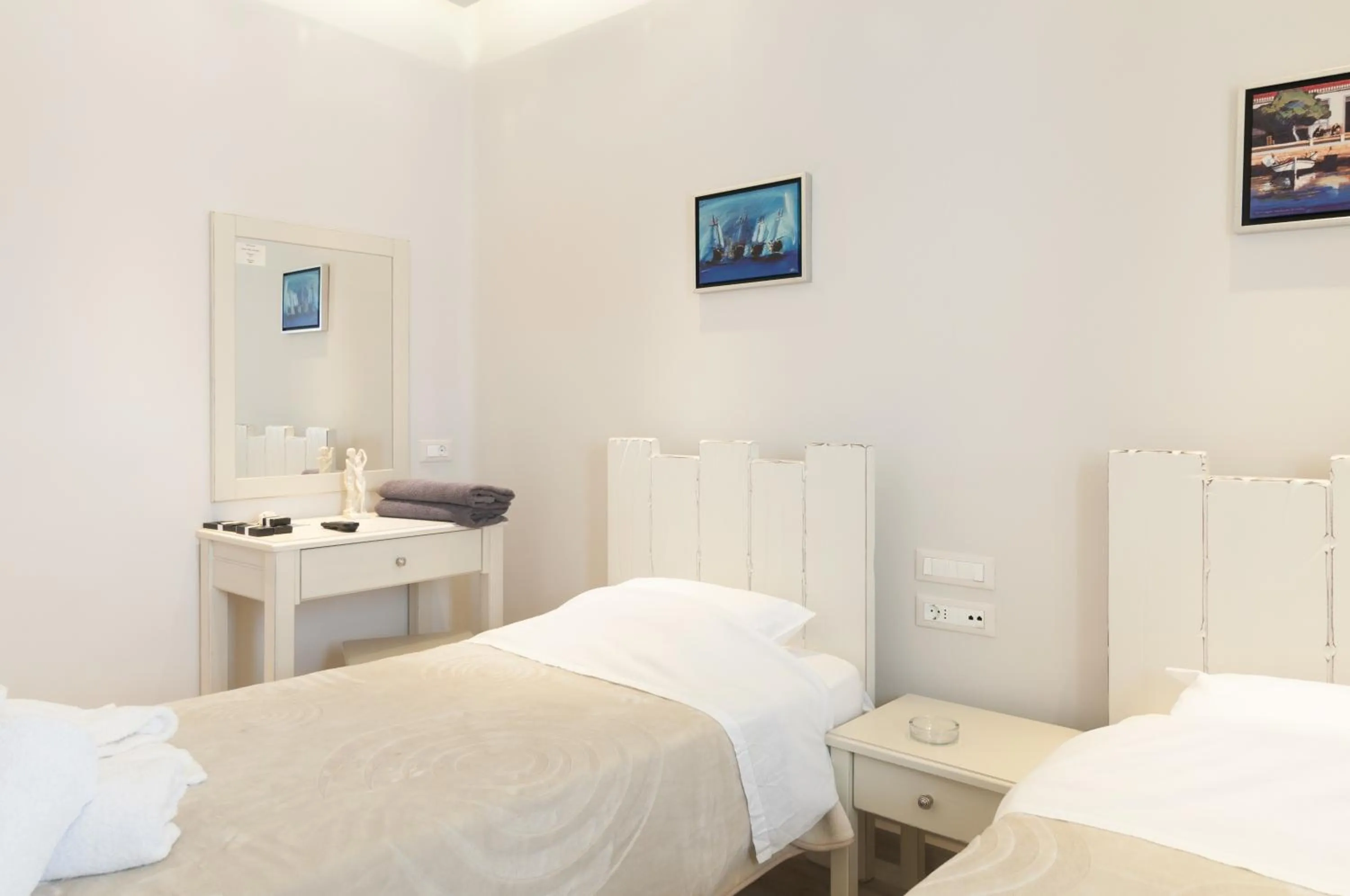 Bed in Villa Adriana Hotel