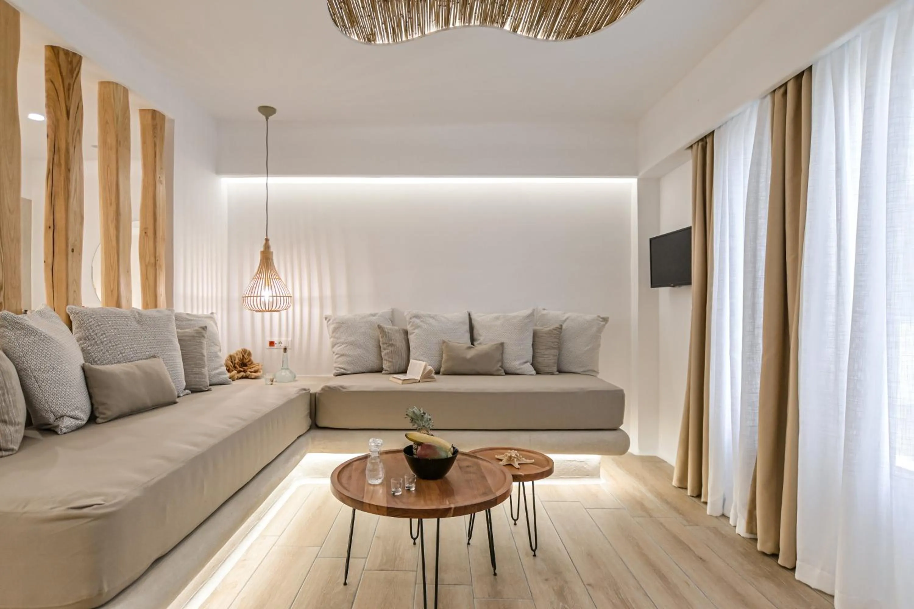 TV and multimedia in Villa Adriana Hotel