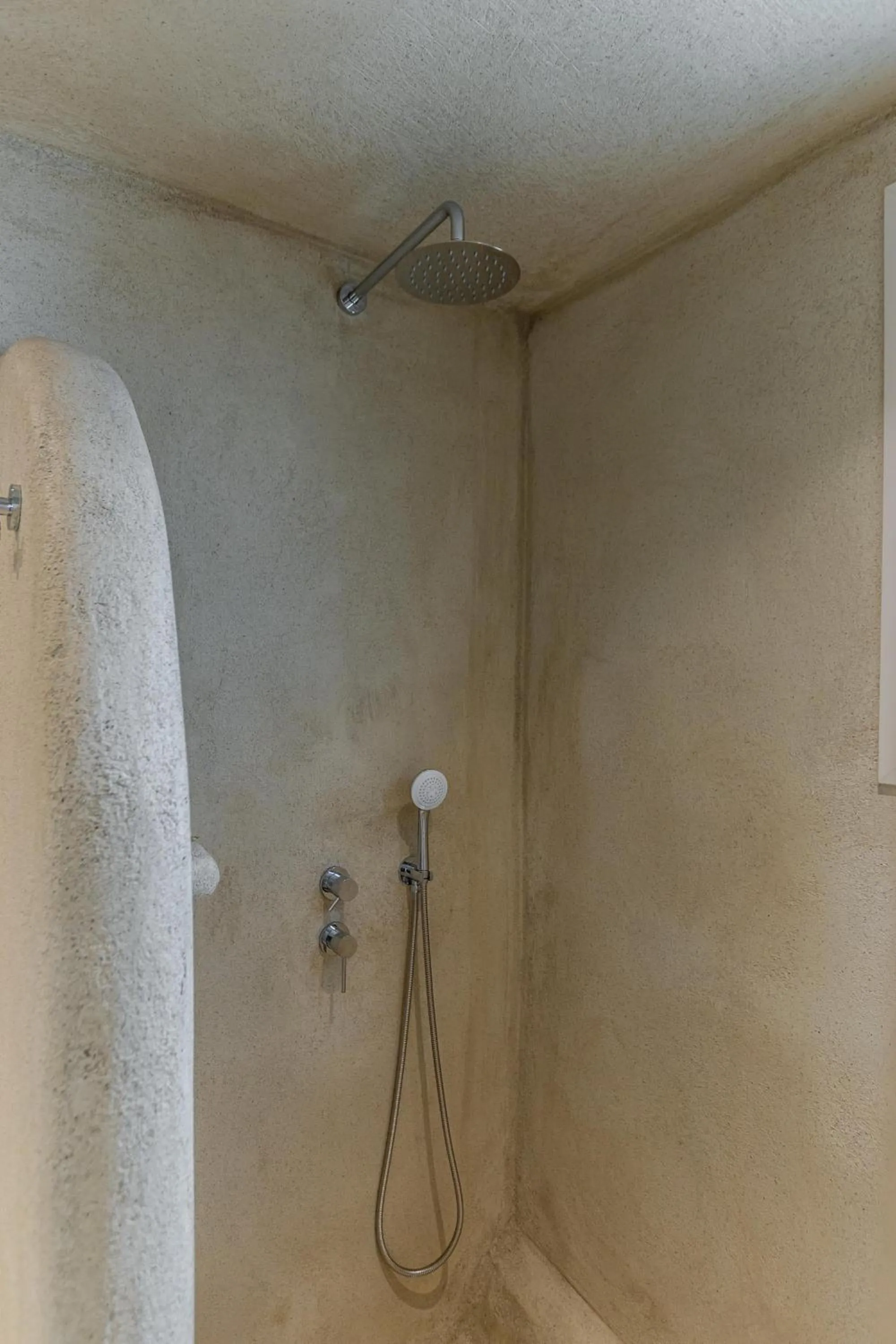 Shower in Villa Adriana Hotel