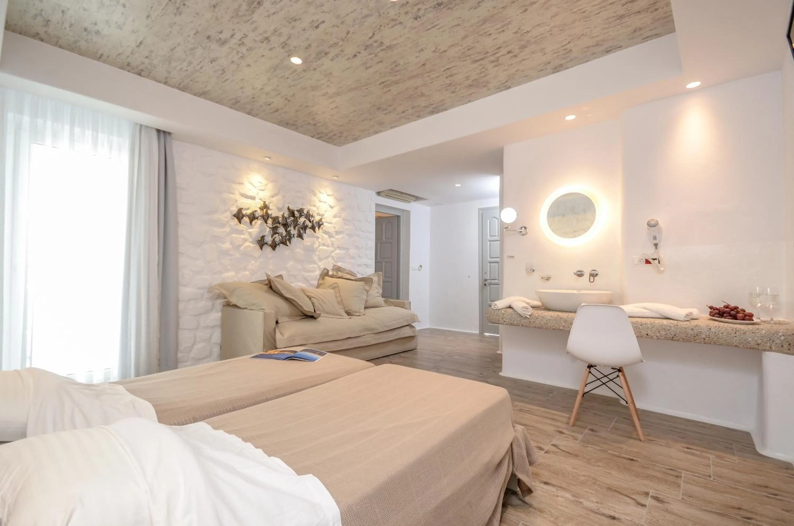 Bathroom, Bed in Villa Adriana Hotel