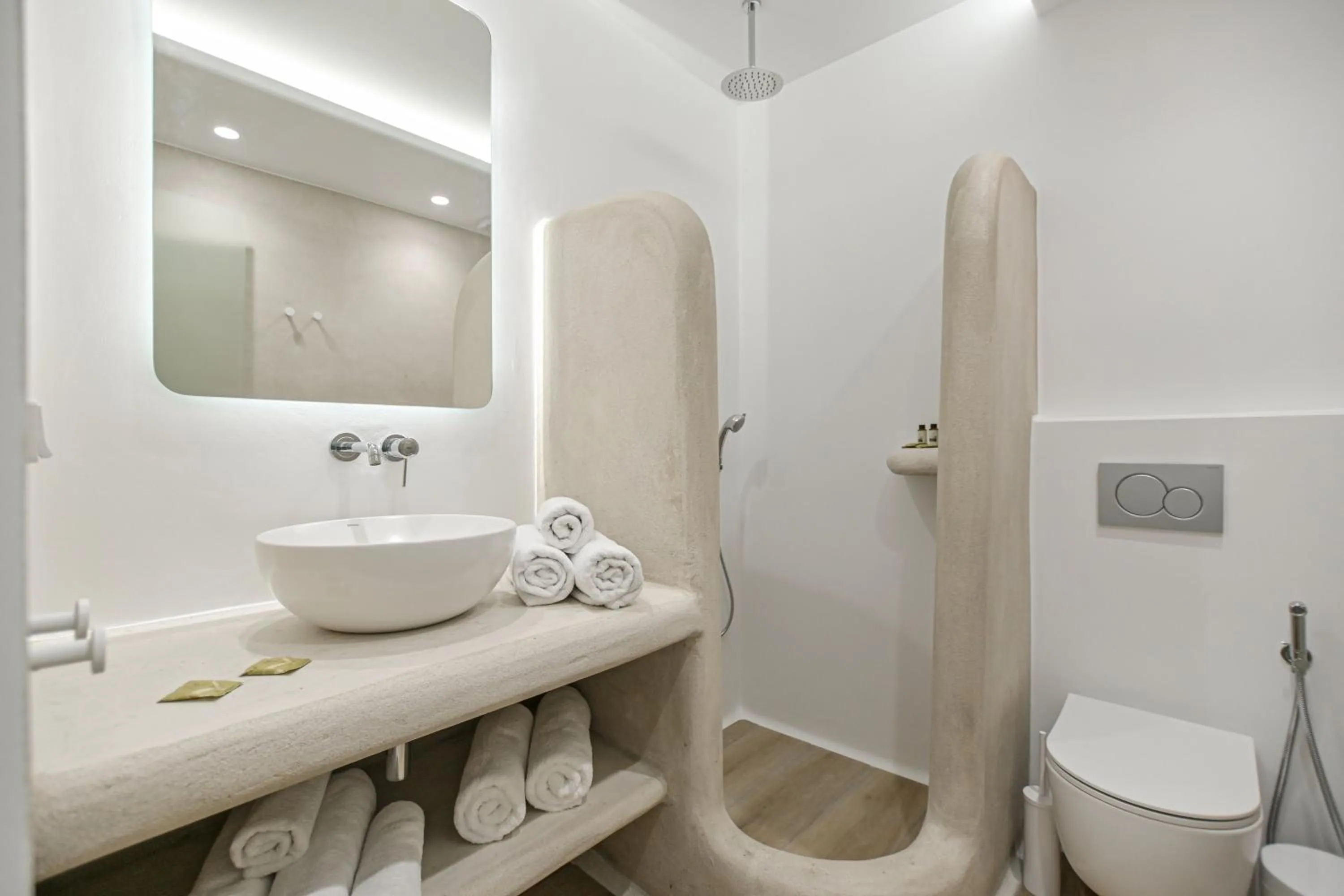 Shower in Villa Adriana Hotel